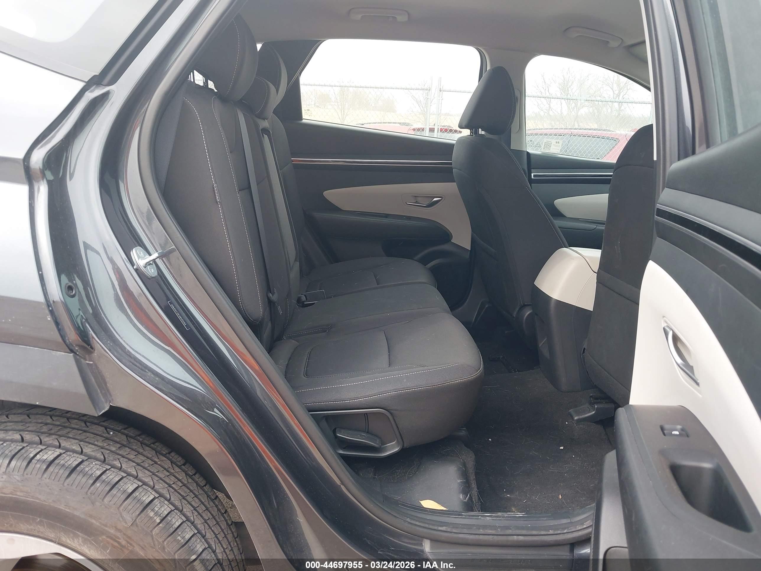 HYUNDAI TUCSON image 8