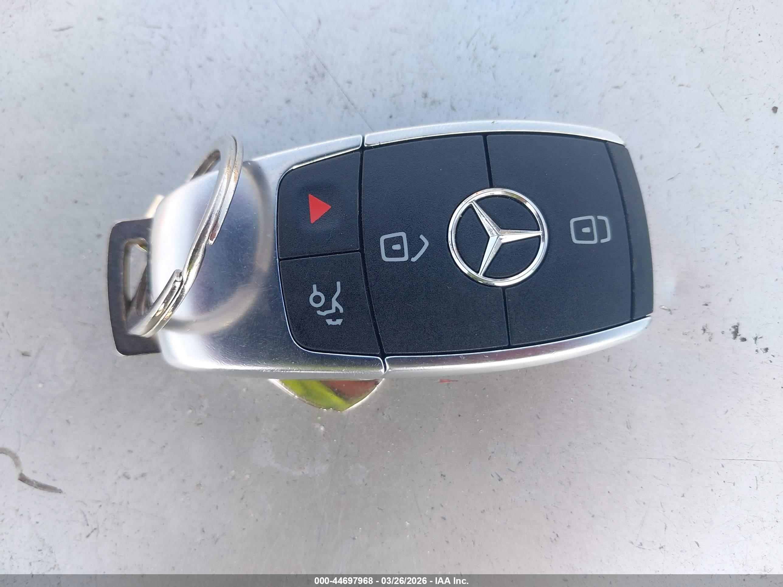 MERCEDES-BENZ GLA image 11