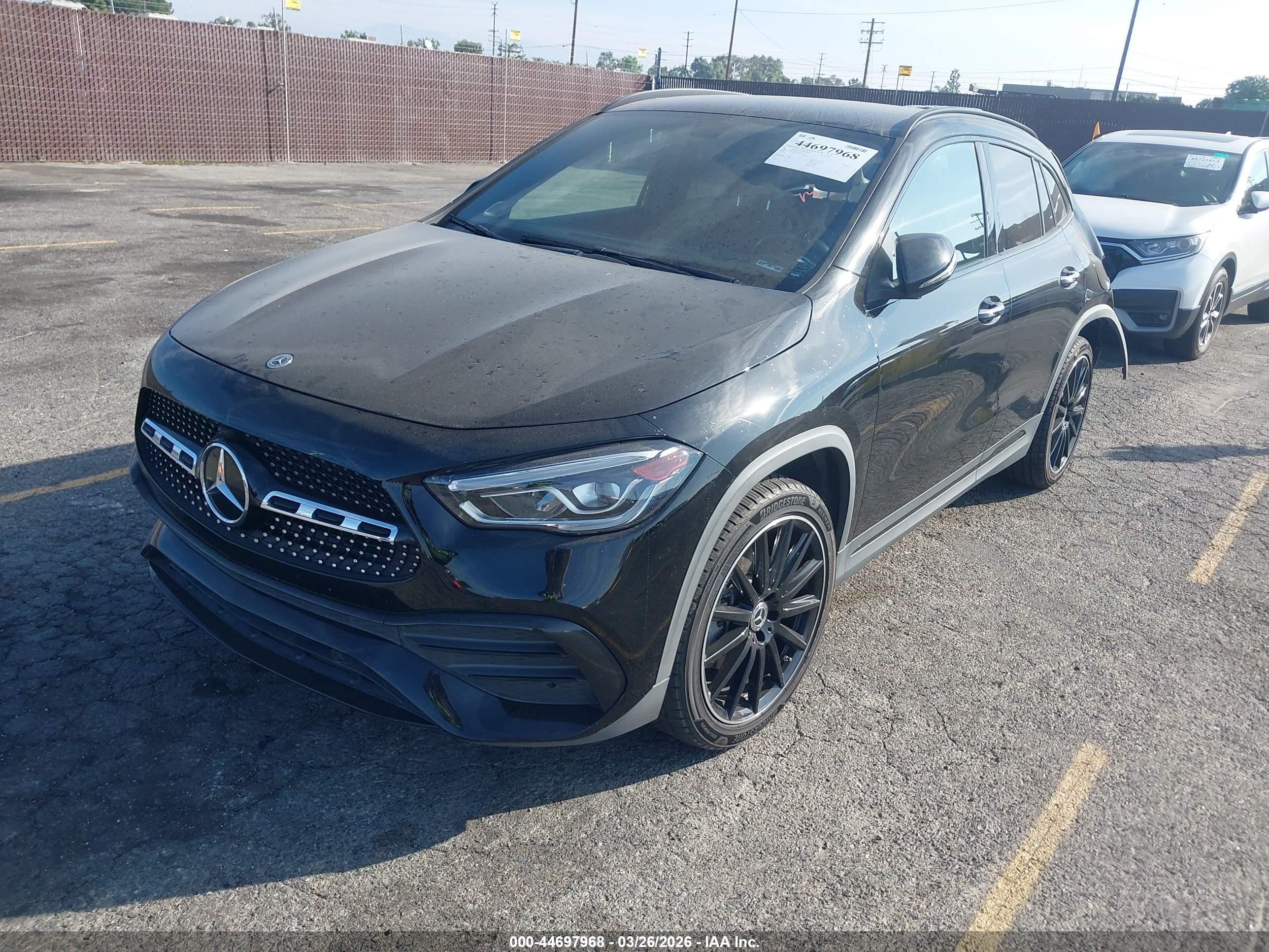 MERCEDES-BENZ GLA image 2