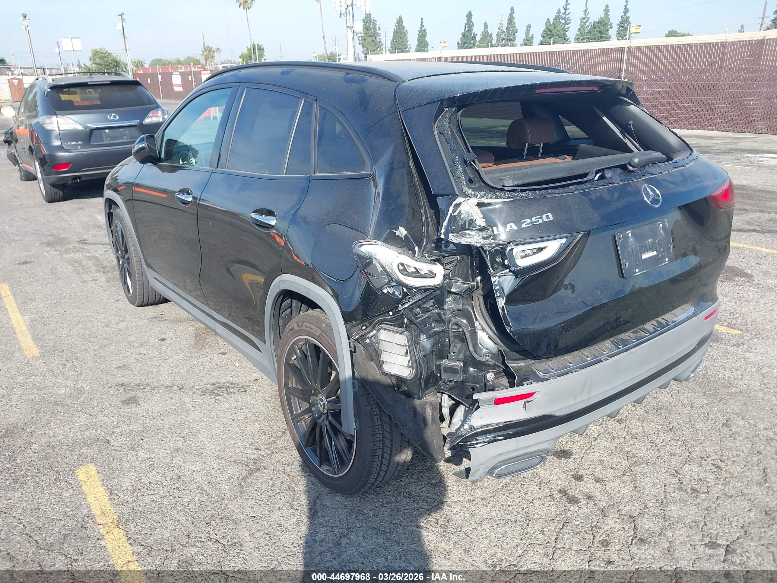 MERCEDES-BENZ GLA image 3