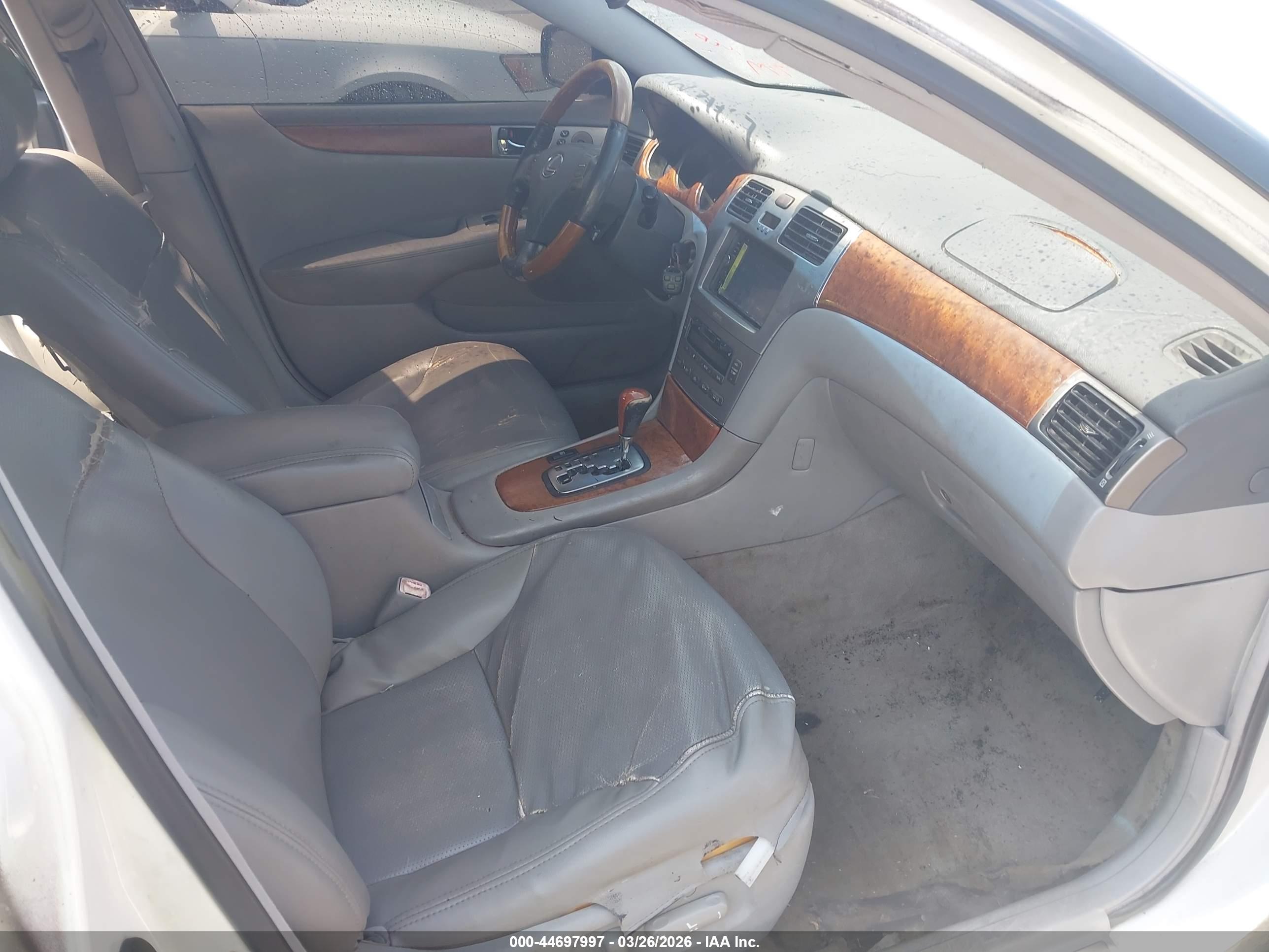 LEXUS ES image 5