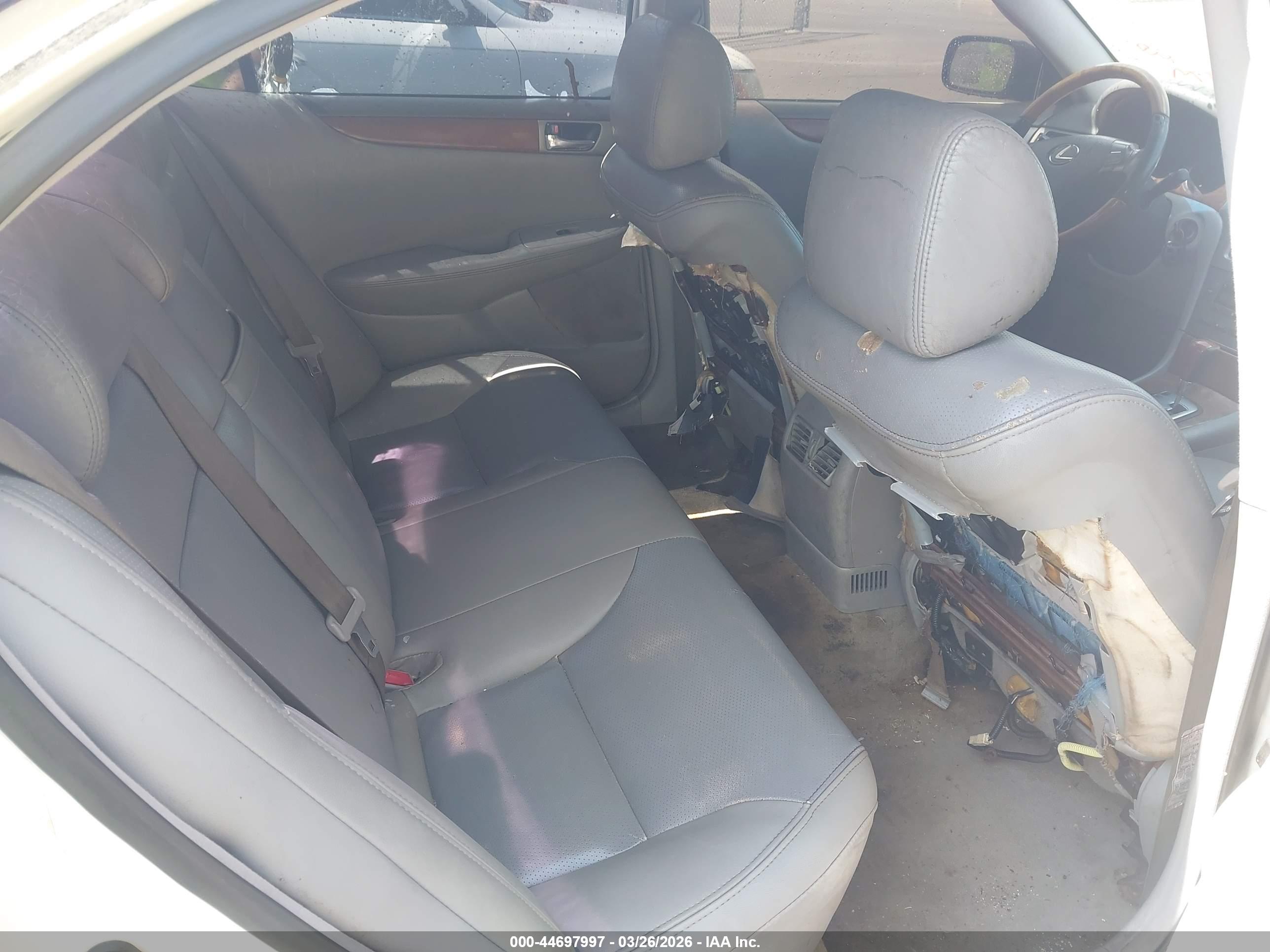 LEXUS ES image 8