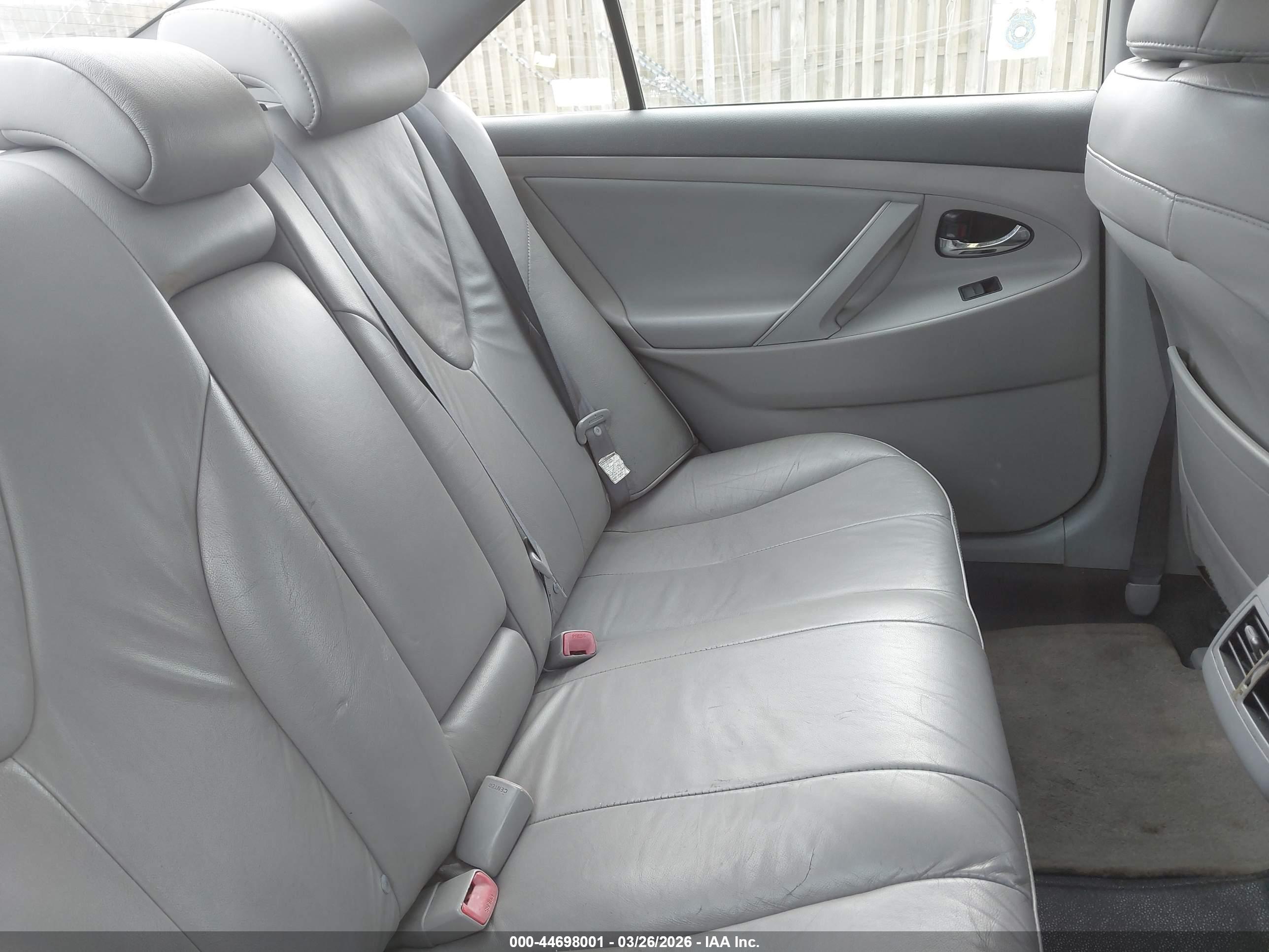 TOYOTA CAMRY image 8