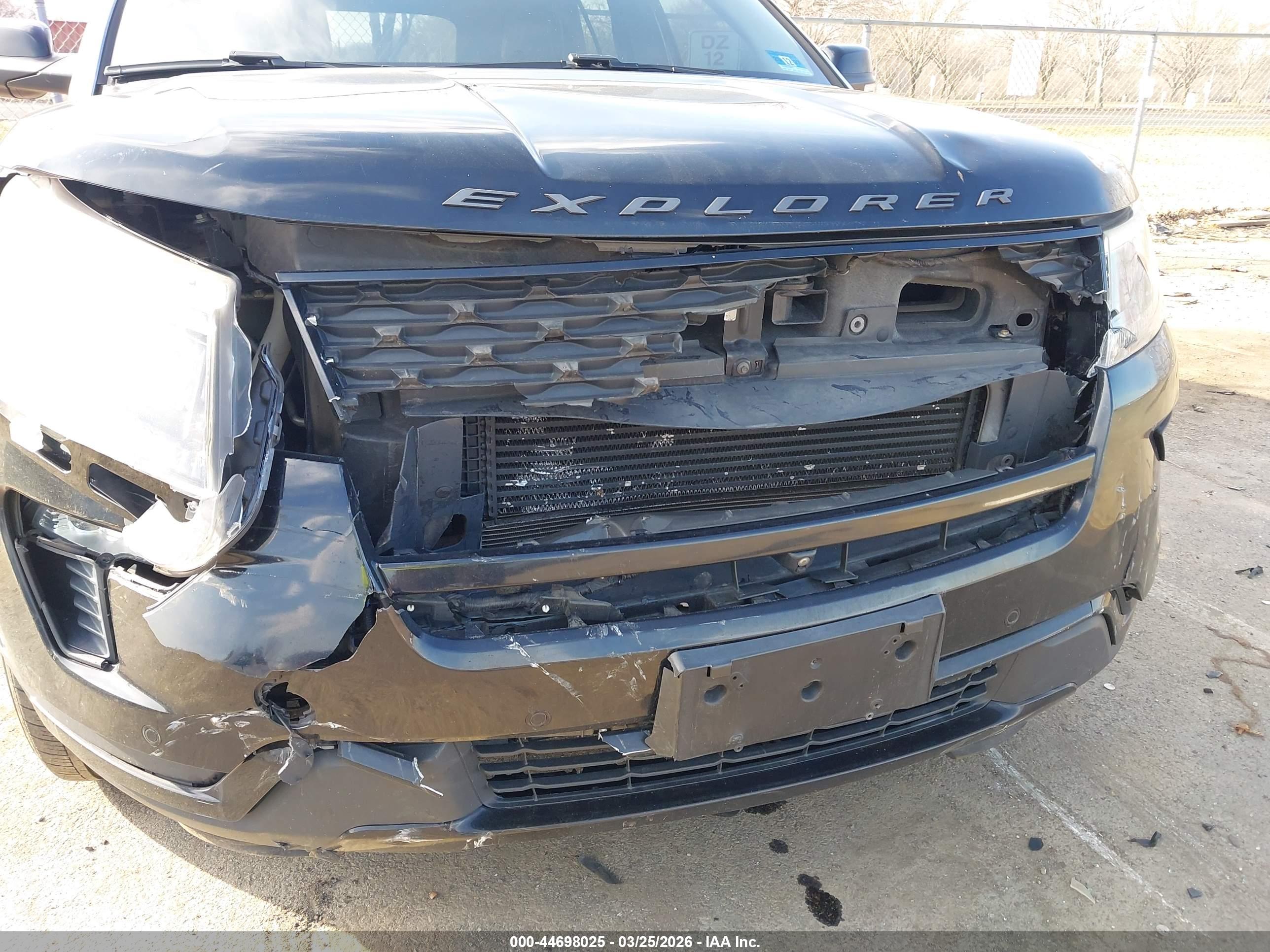 FORD EXPLORER image 6