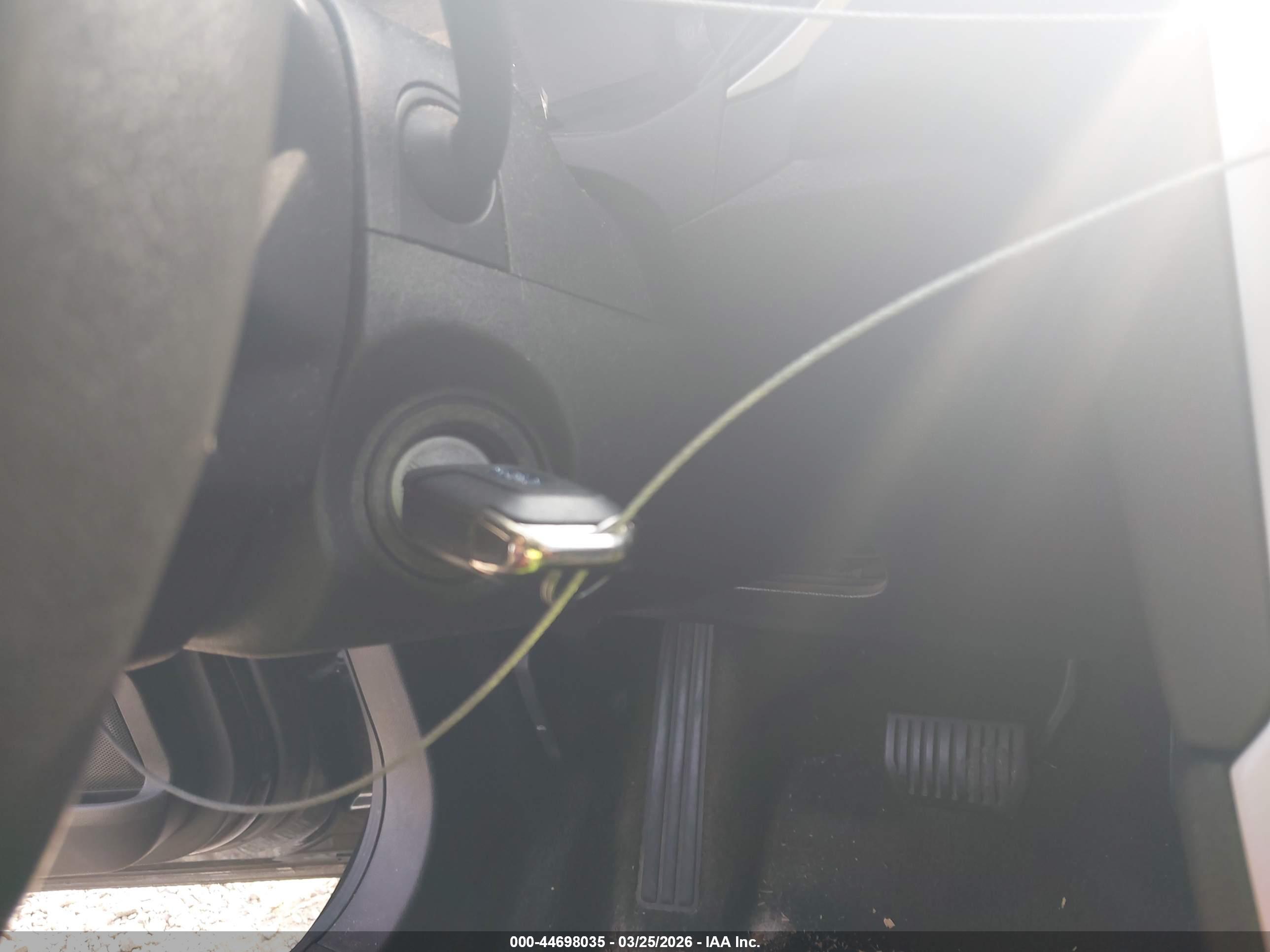 FORD FUSION image 11