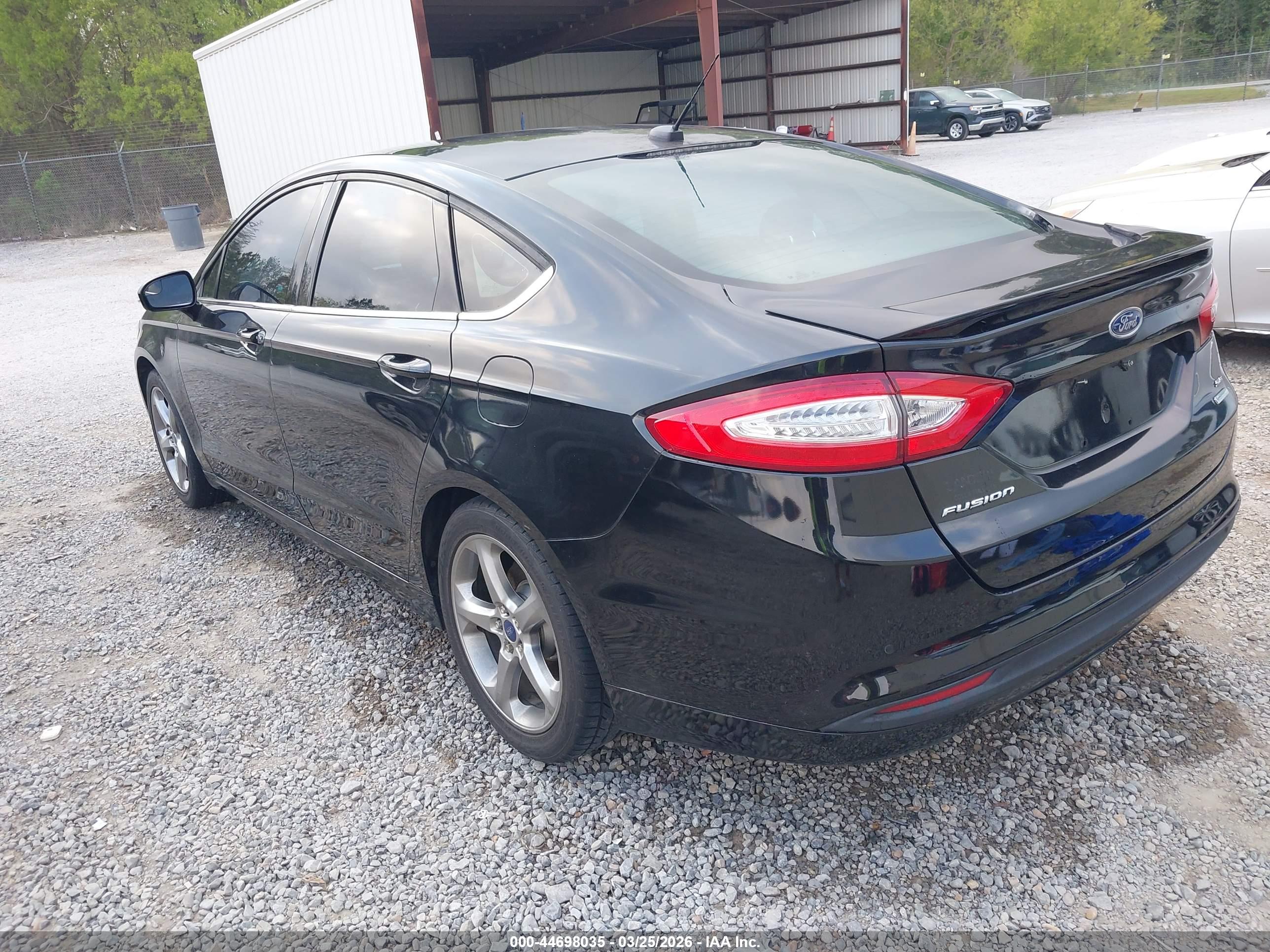FORD FUSION image 3