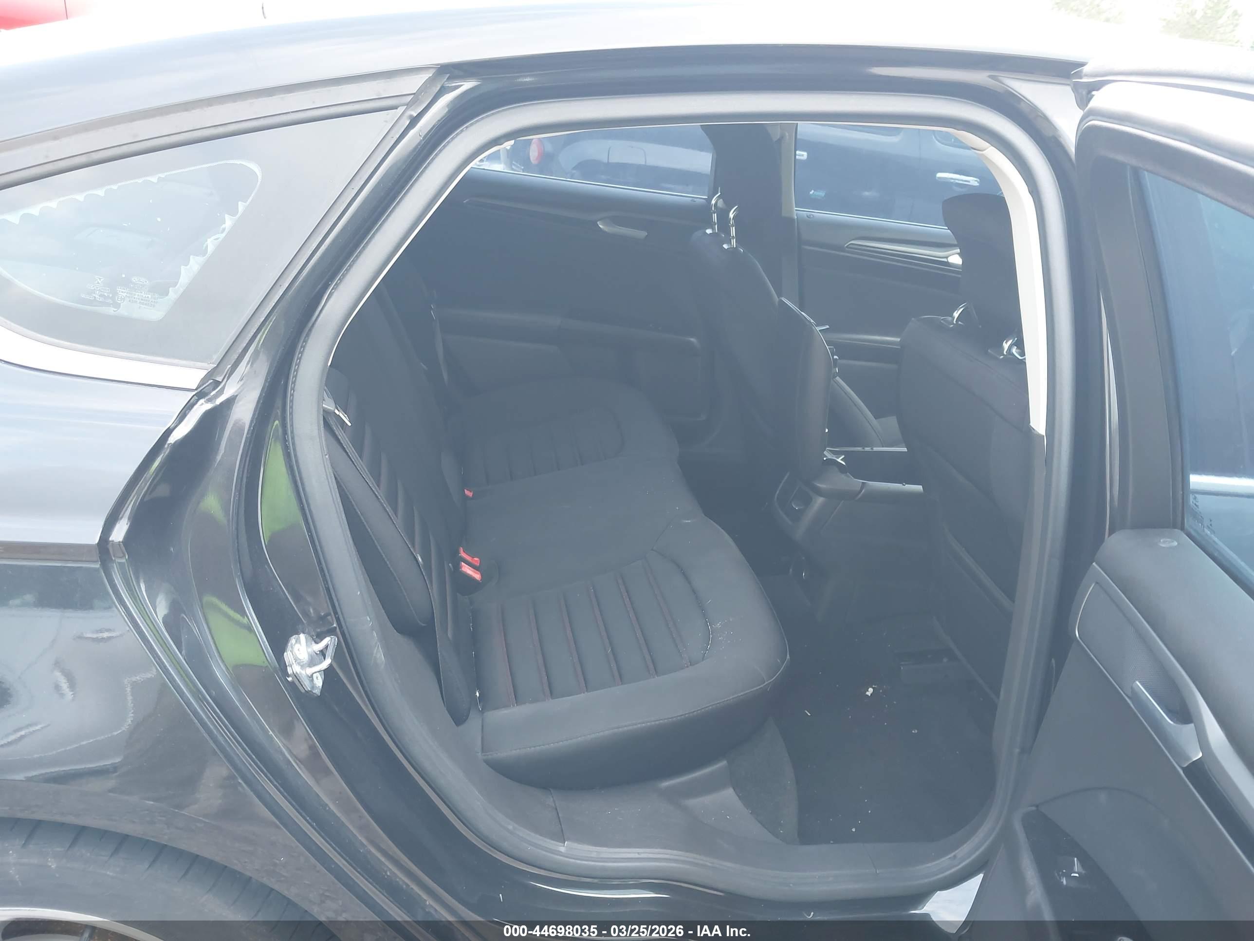 FORD FUSION image 8