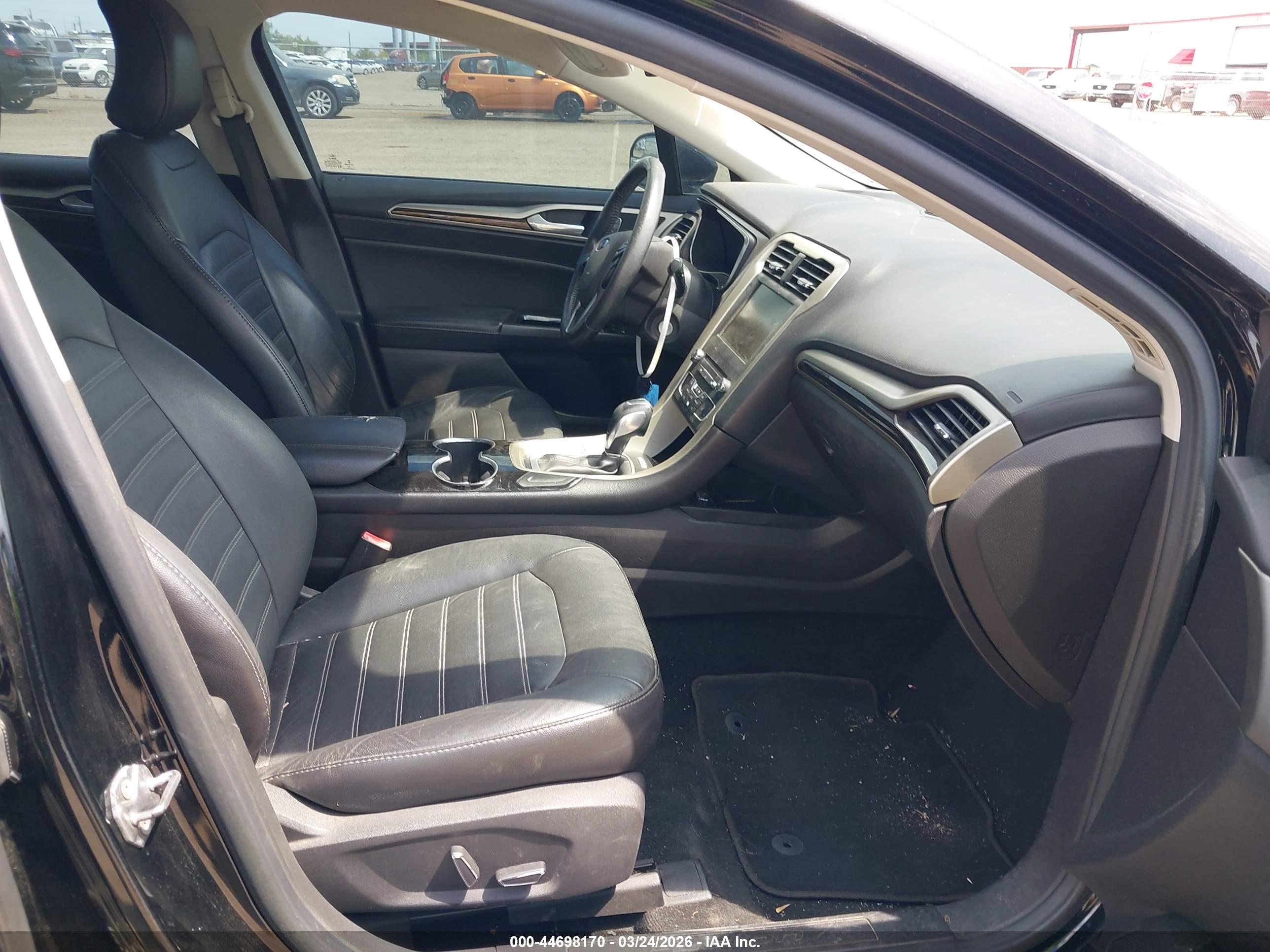 FORD FUSION image 5