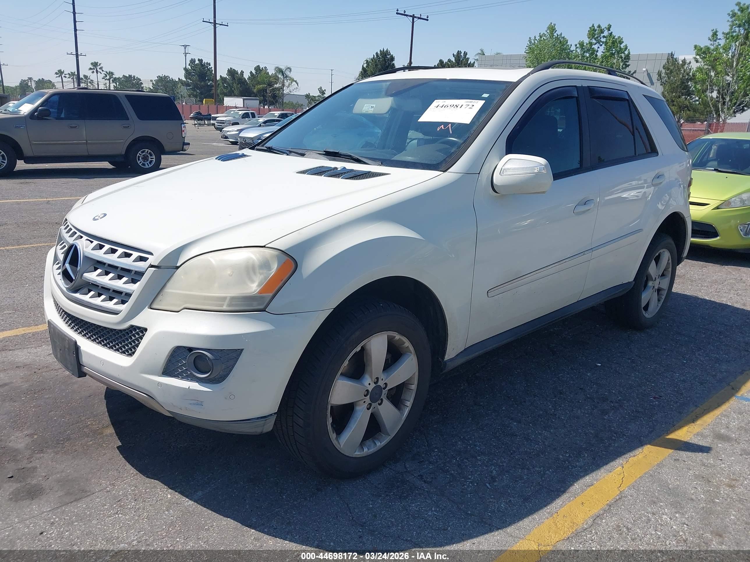 MERCEDES-BENZ ML image 2
