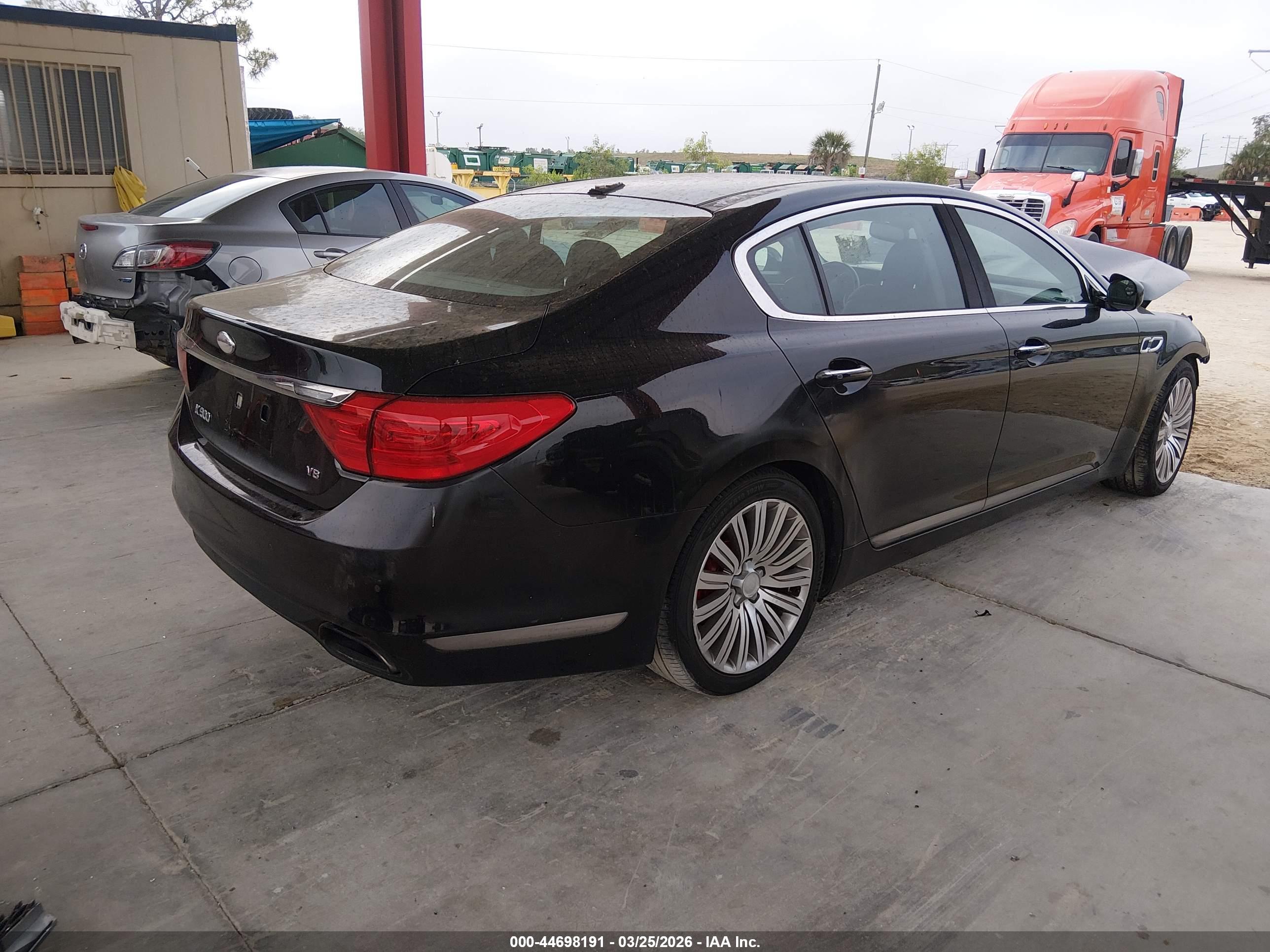 KIA K900 image 4