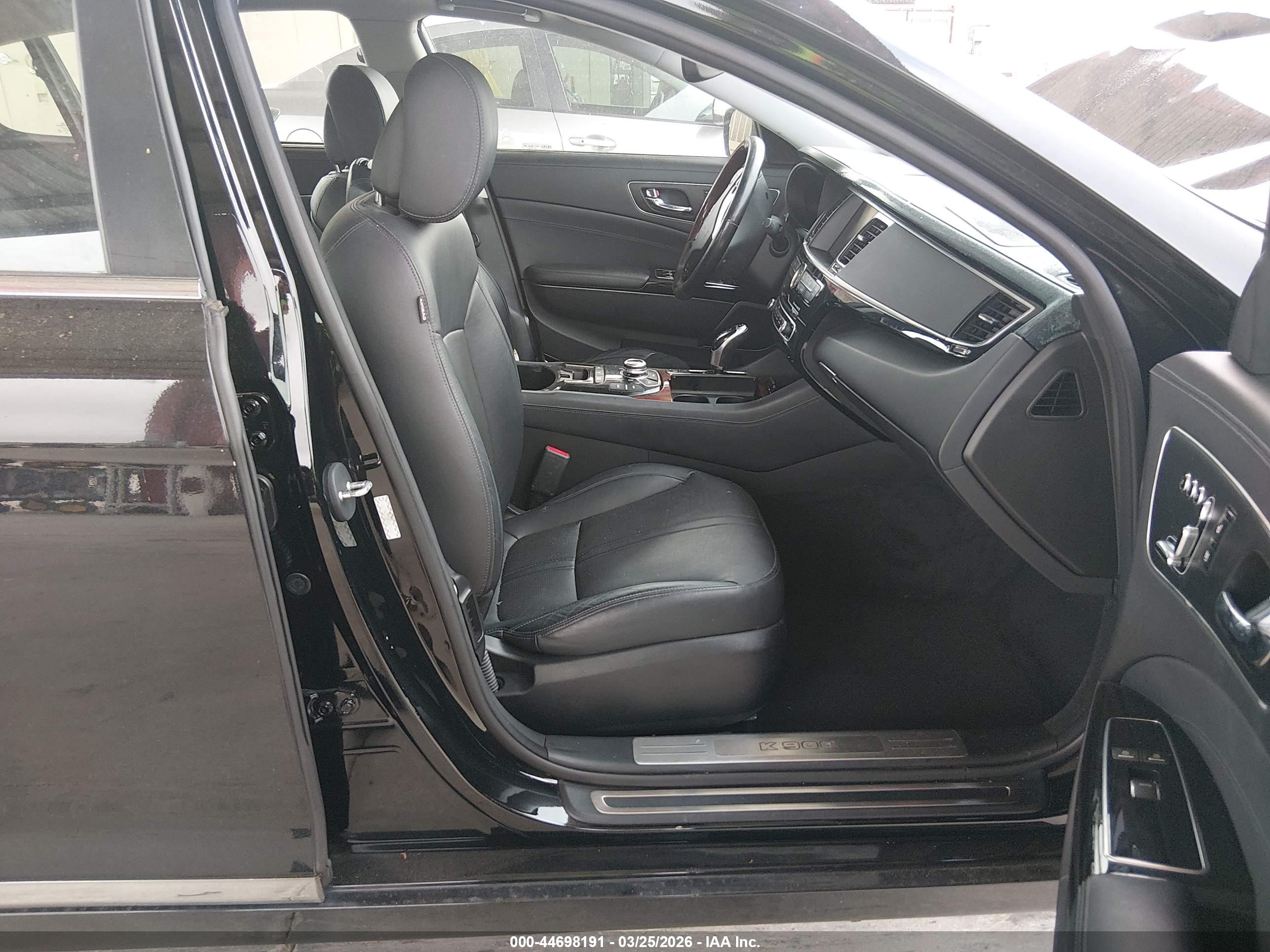 KIA K900 image 5