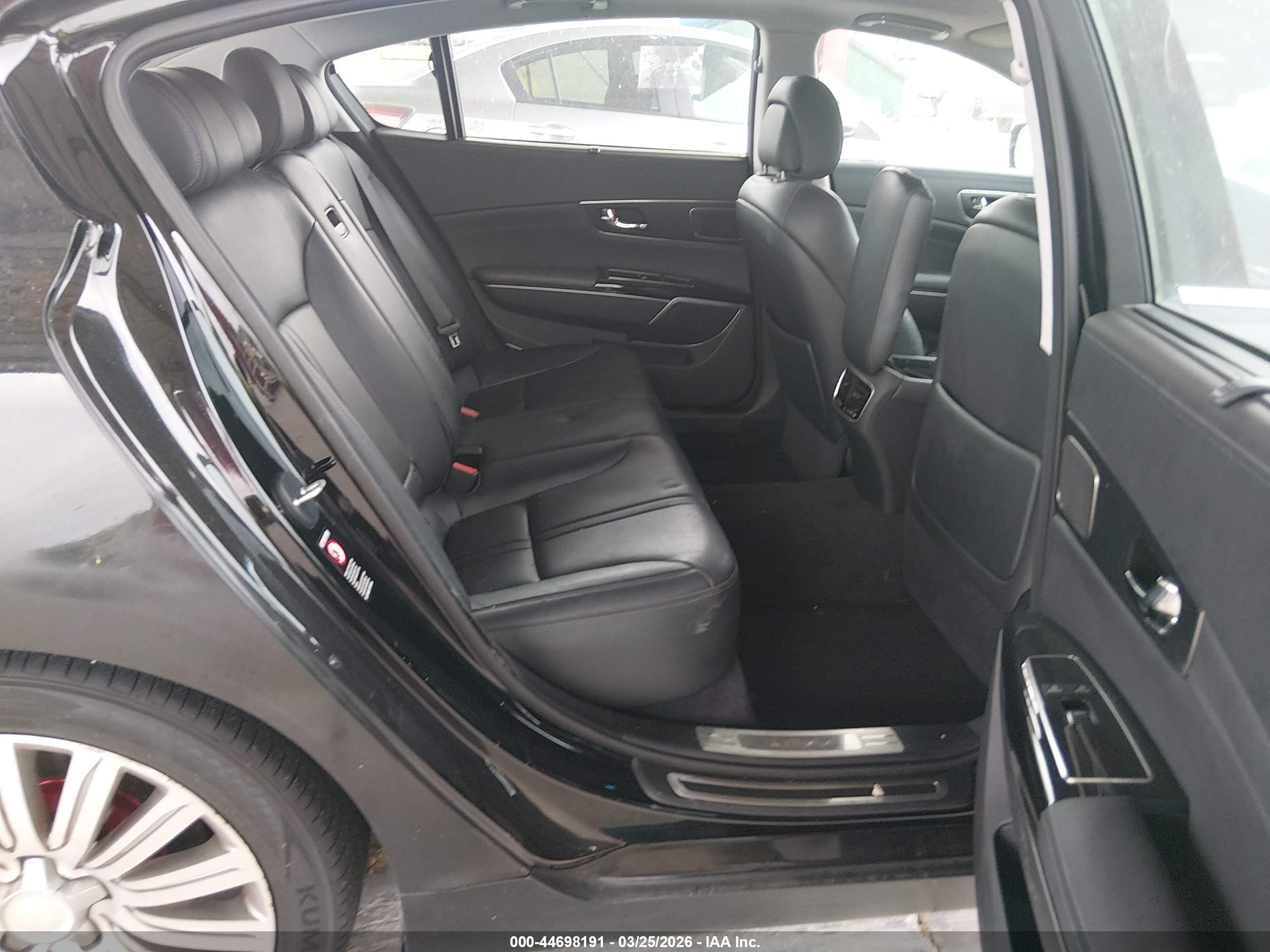 KIA K900 image 8
