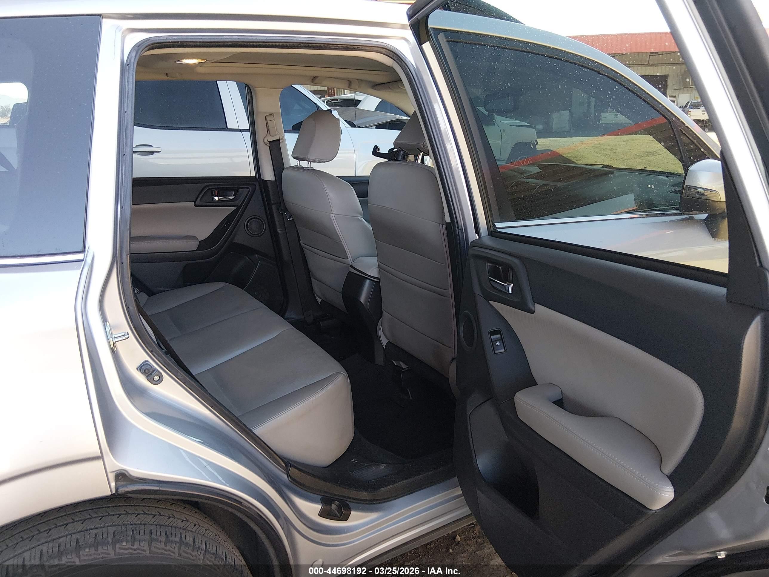 SUBARU FORESTER image 8