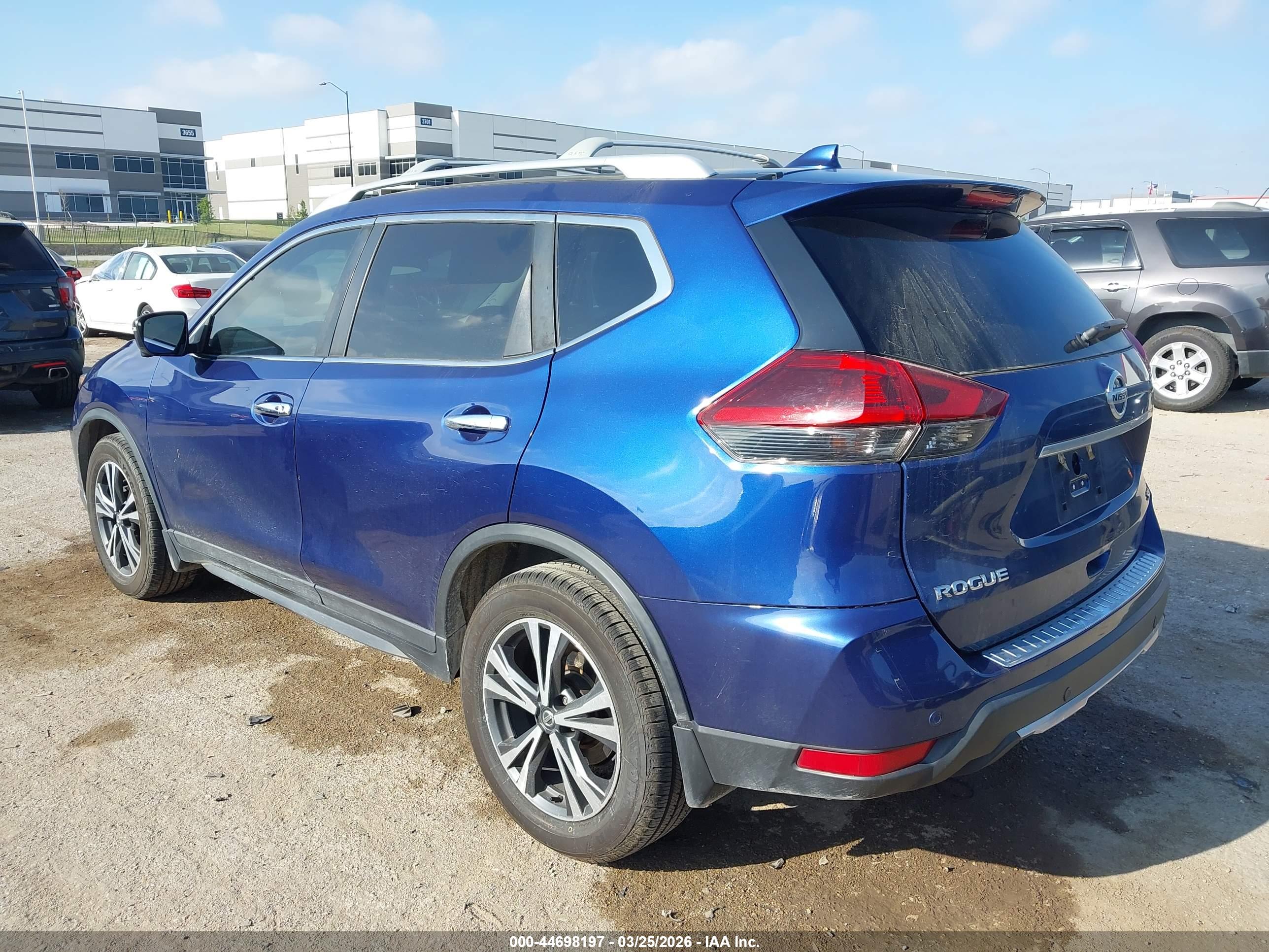 NISSAN ROGUE image 3