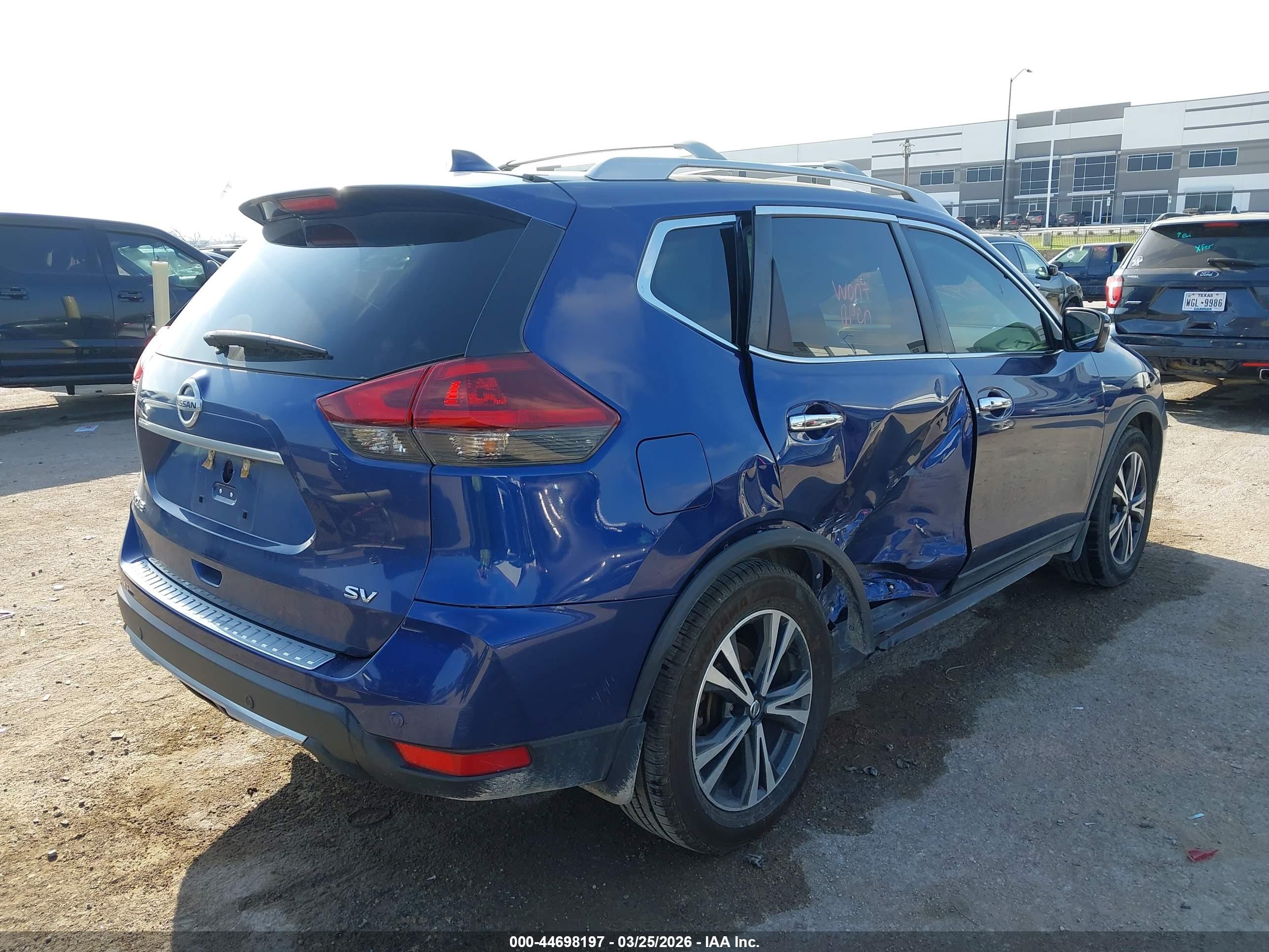 NISSAN ROGUE image 4