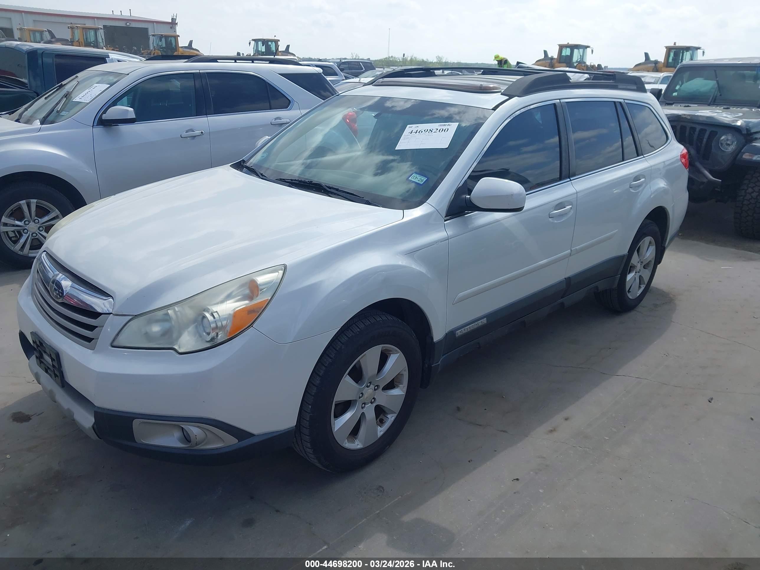 SUBARU OUTBACK image 2
