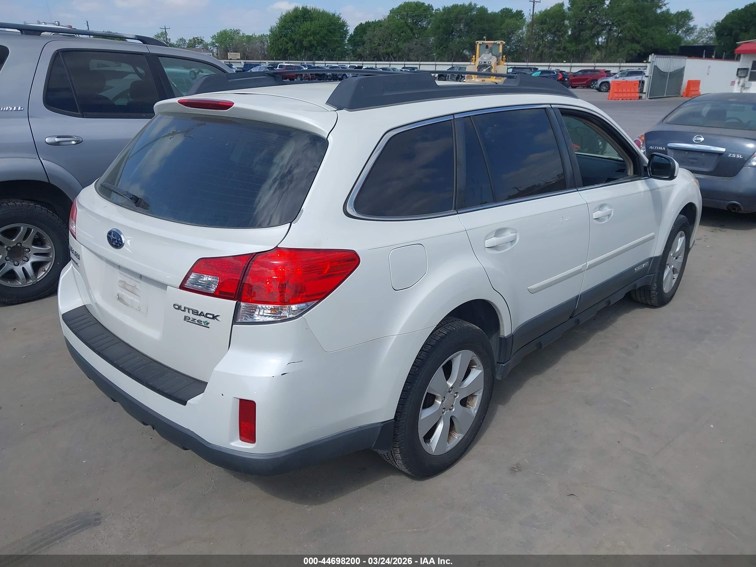 SUBARU OUTBACK image 4