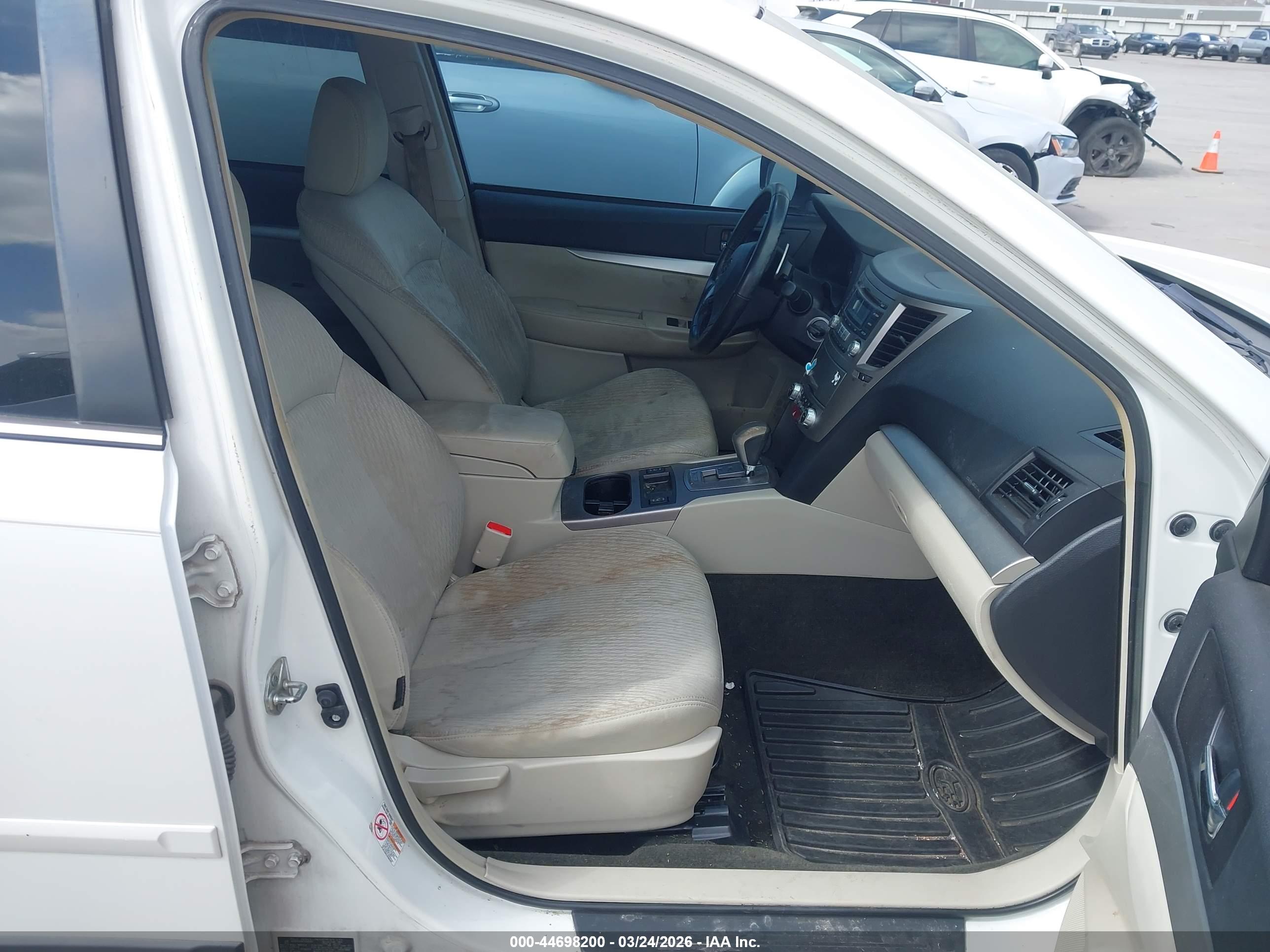 SUBARU OUTBACK image 5