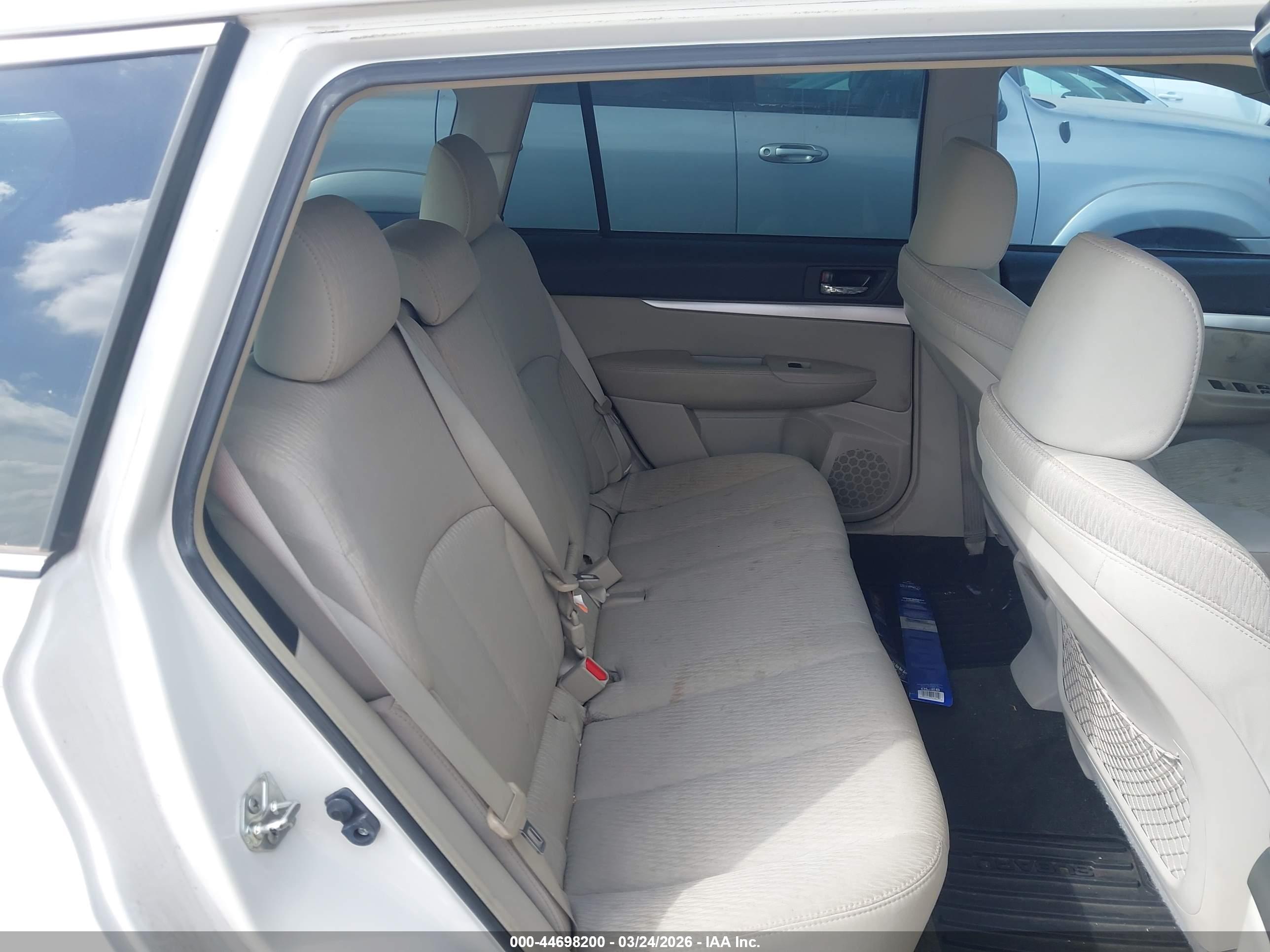 SUBARU OUTBACK image 8