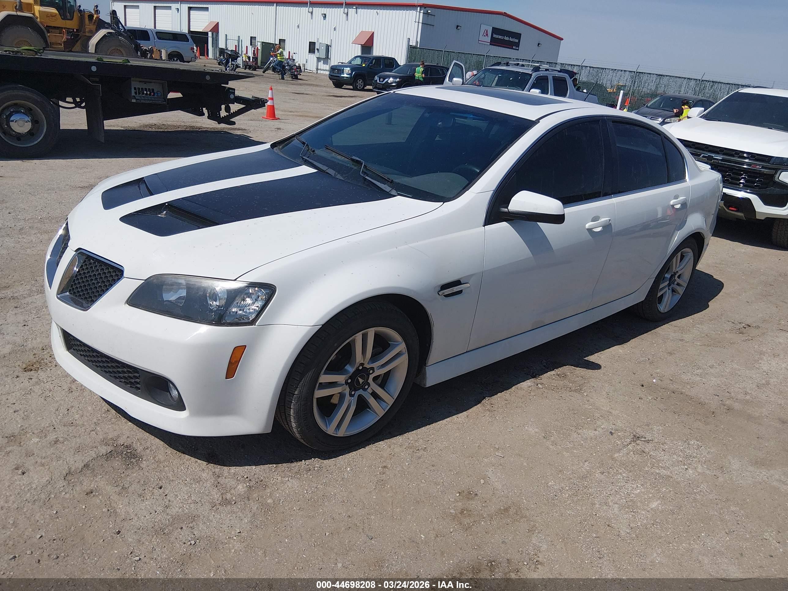 PONTIAC G8 image 2