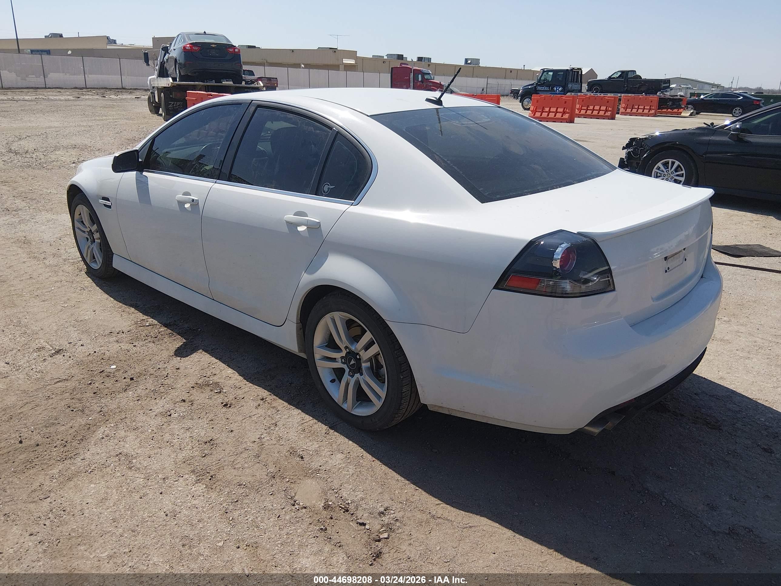 PONTIAC G8 image 3