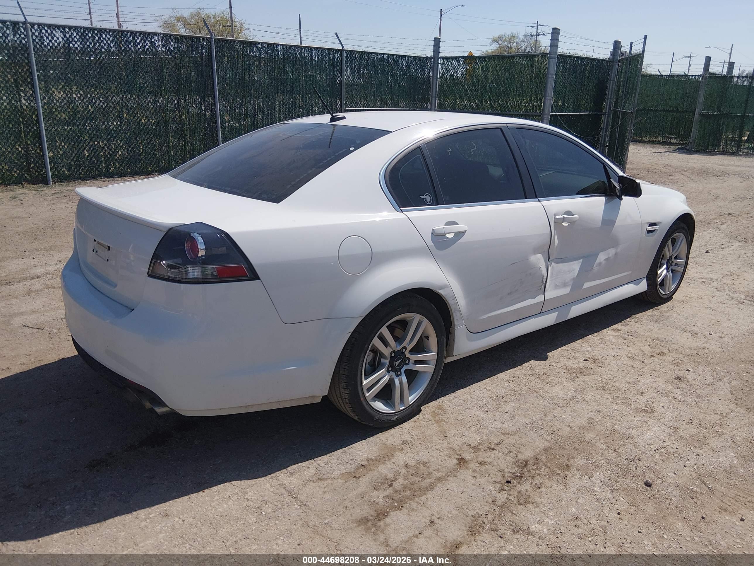 PONTIAC G8 image 4