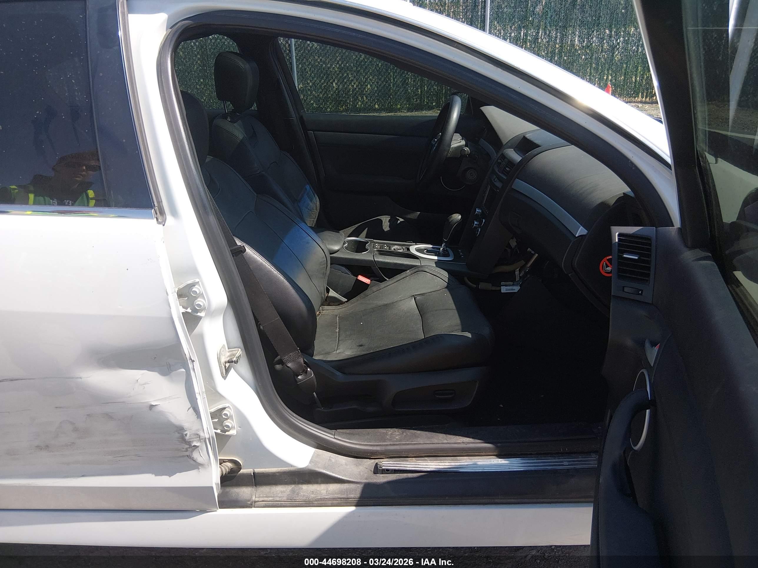 PONTIAC G8 image 5