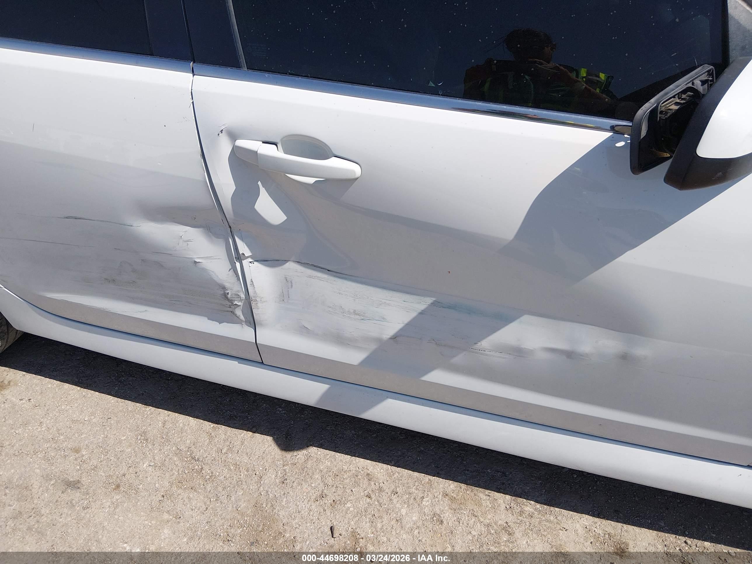 PONTIAC G8 image 6