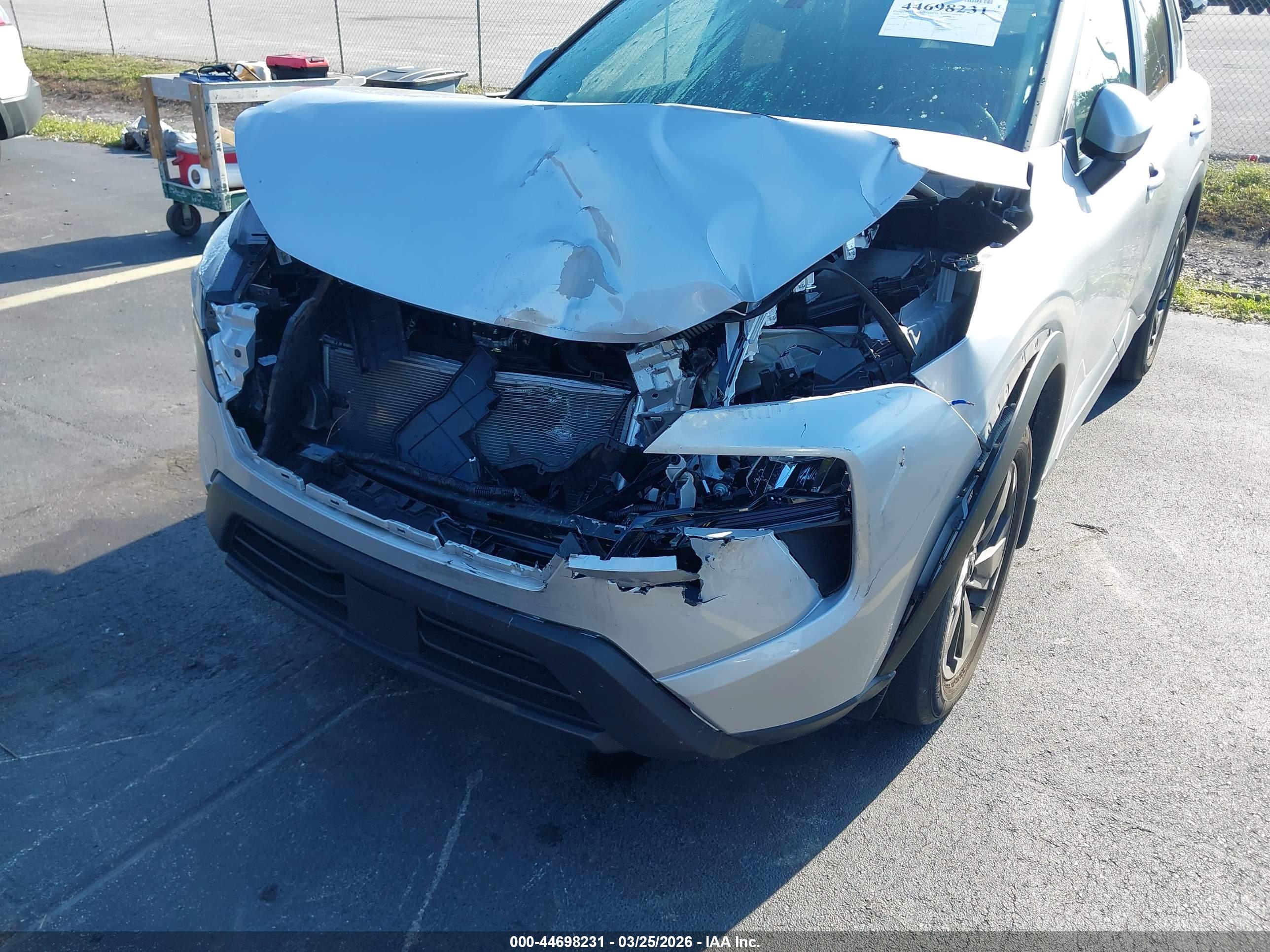 NISSAN ROGUE image 6