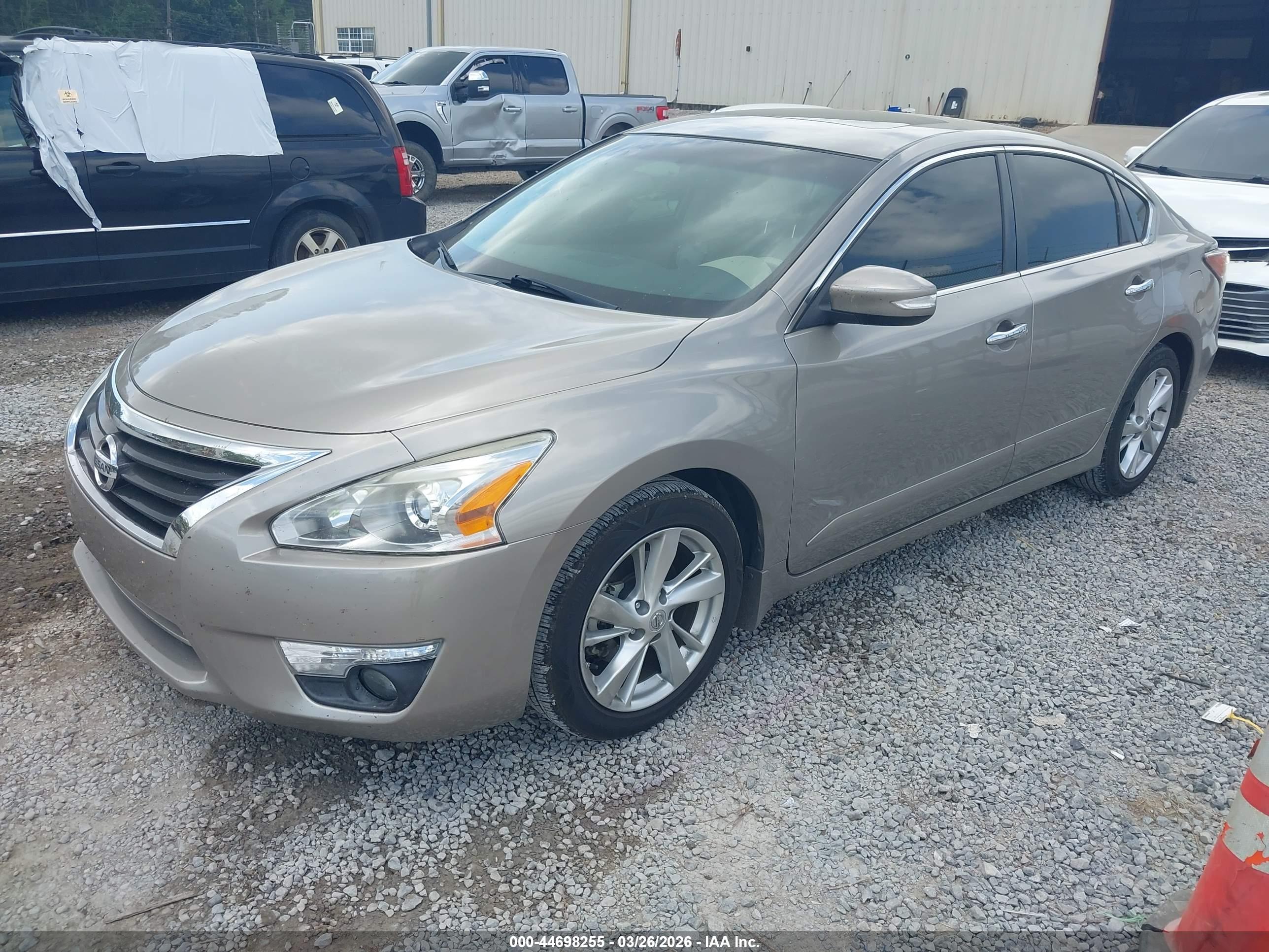 NISSAN ALTIMA image 2