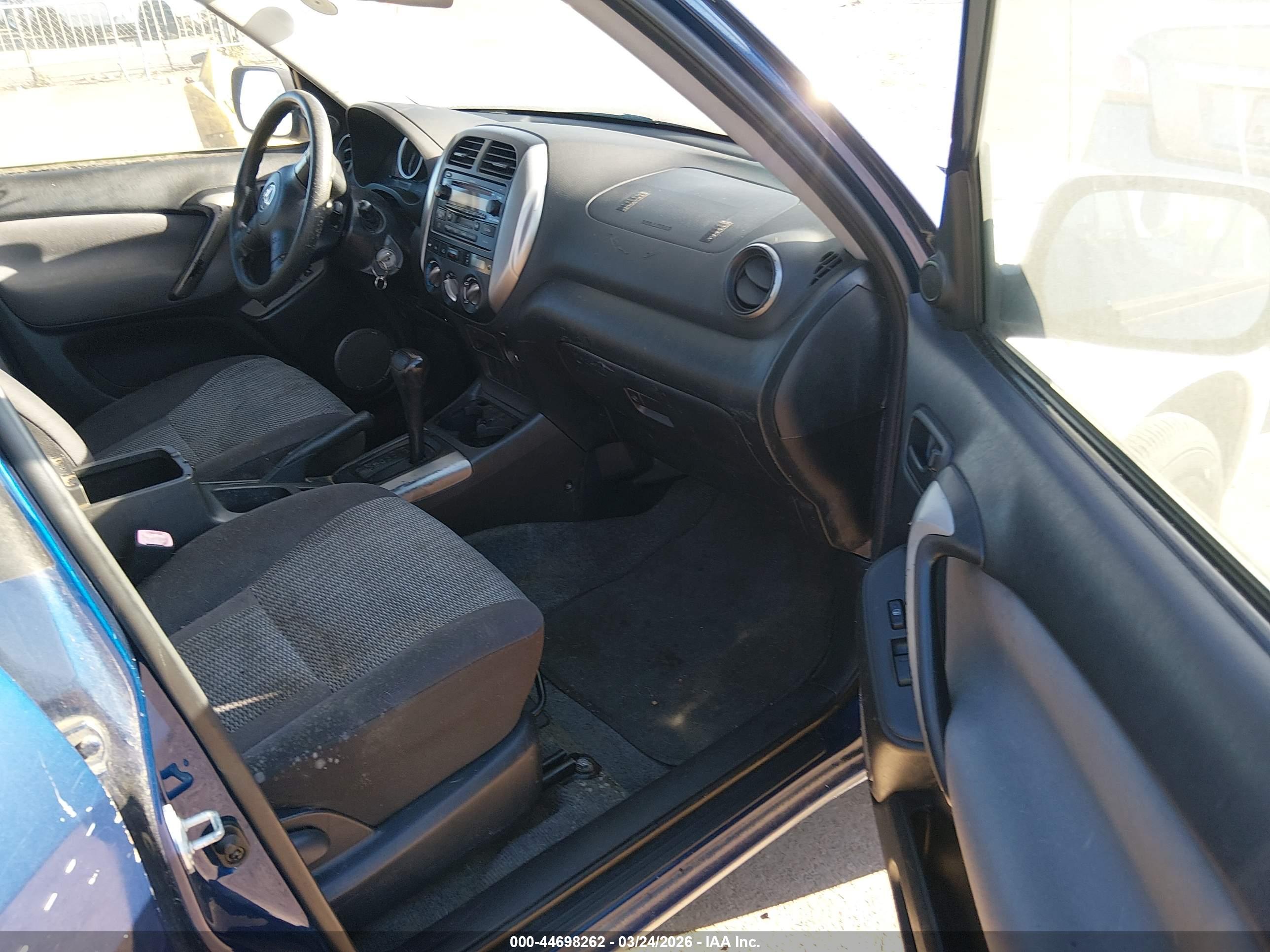 TOYOTA RAV4 image 5