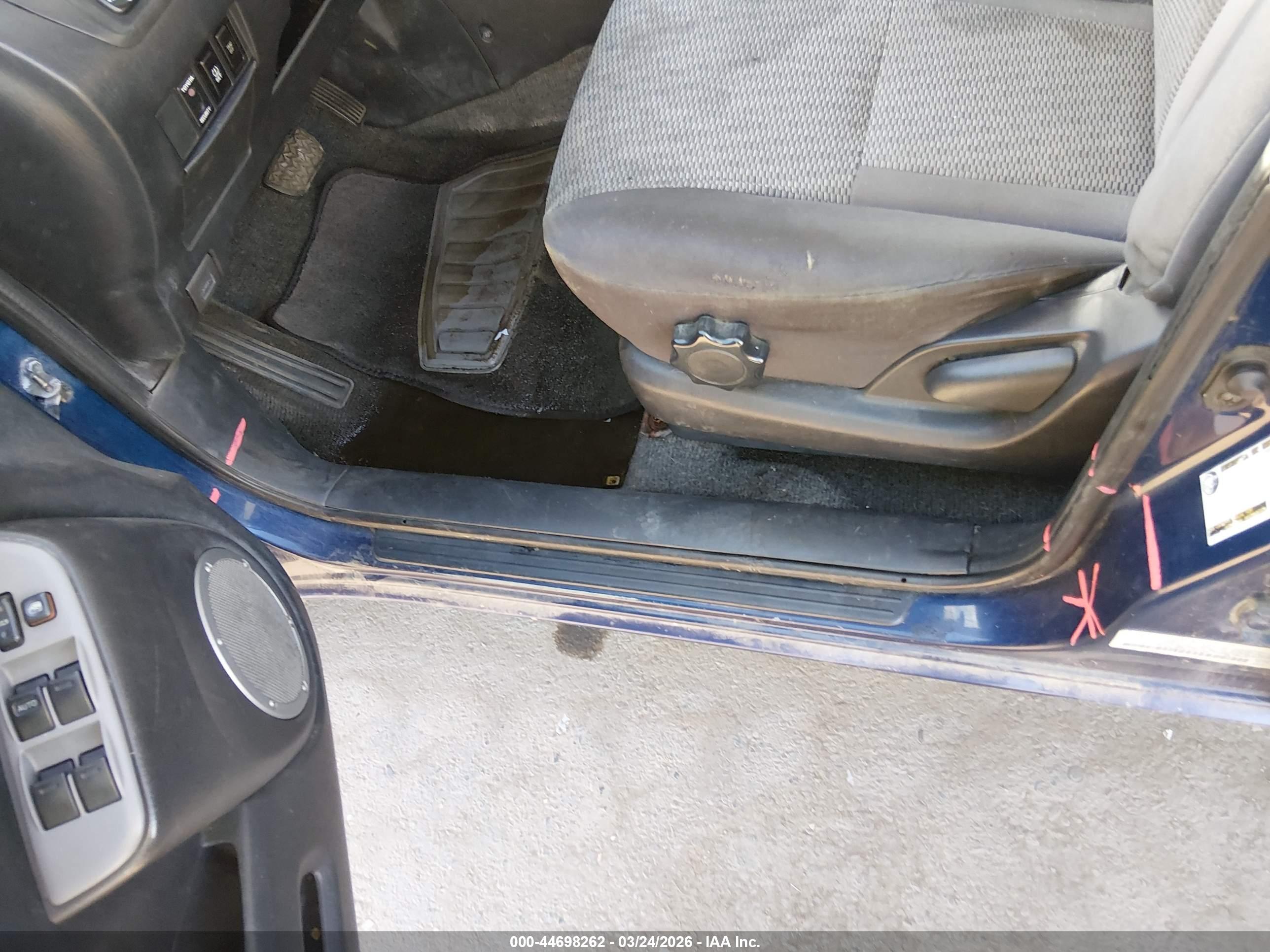 TOYOTA RAV4 image 6