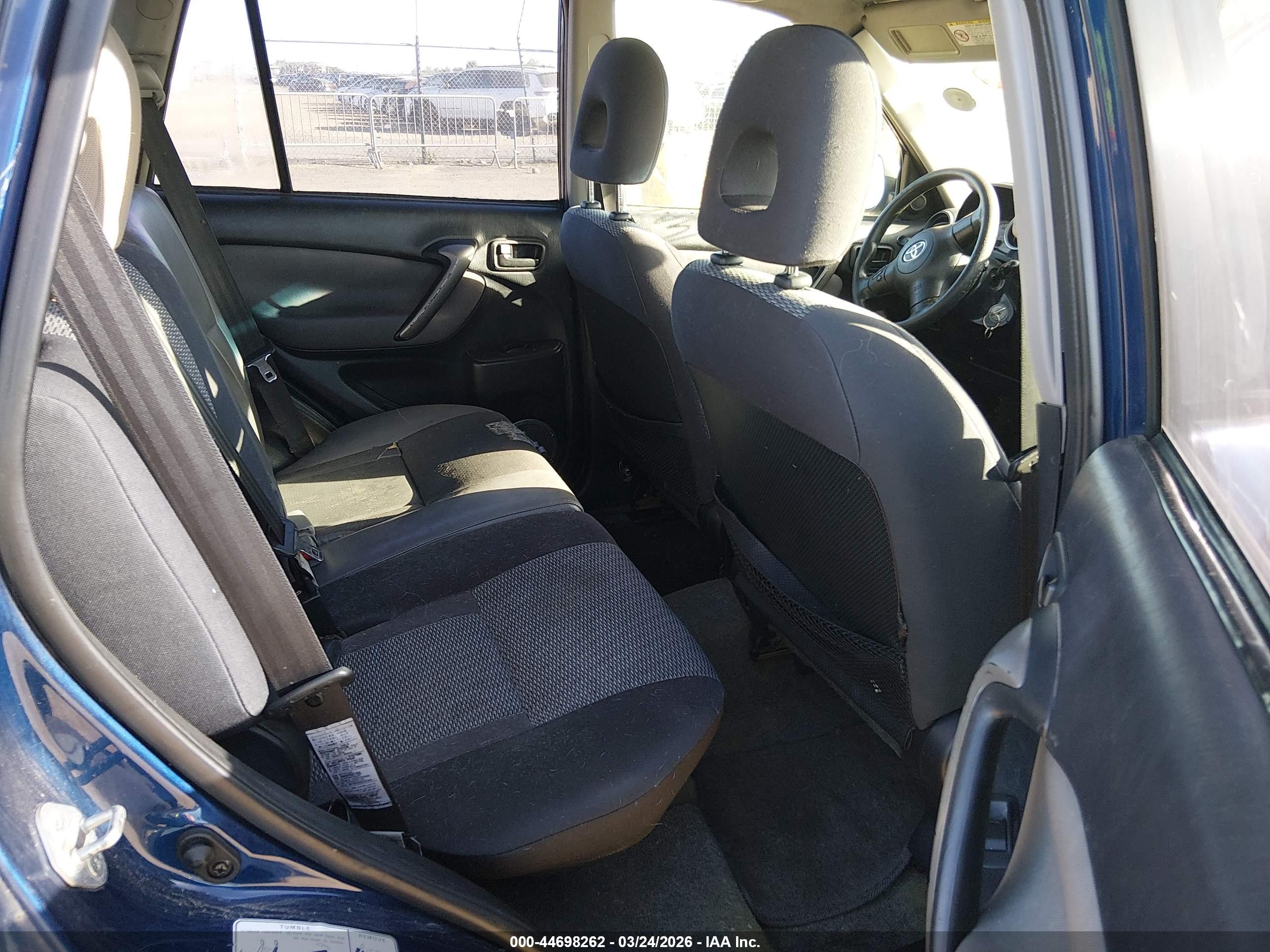 TOYOTA RAV4 image 8