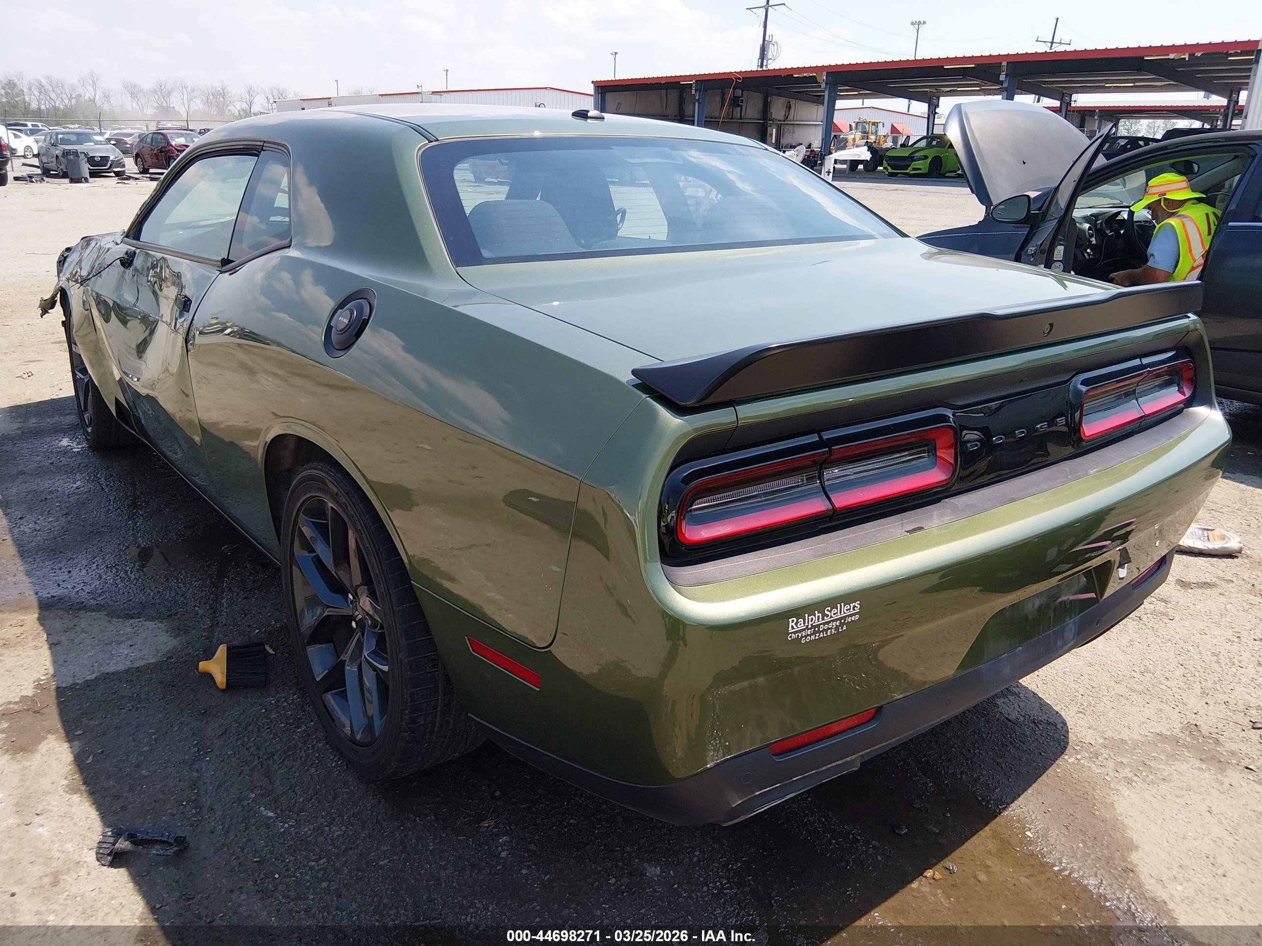 DODGE CHALLENGER image 3