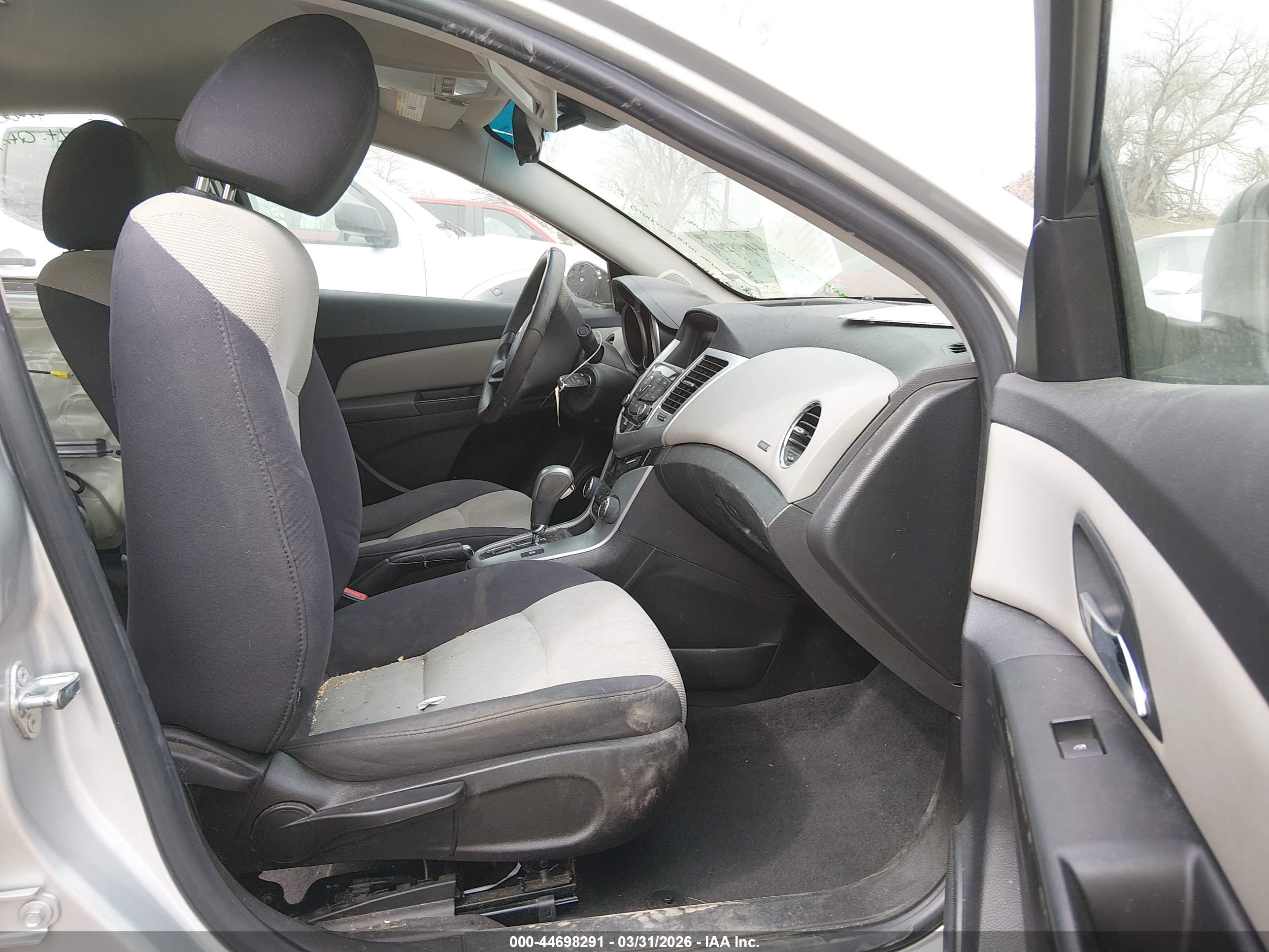 CHEVROLET CRUZE image 5