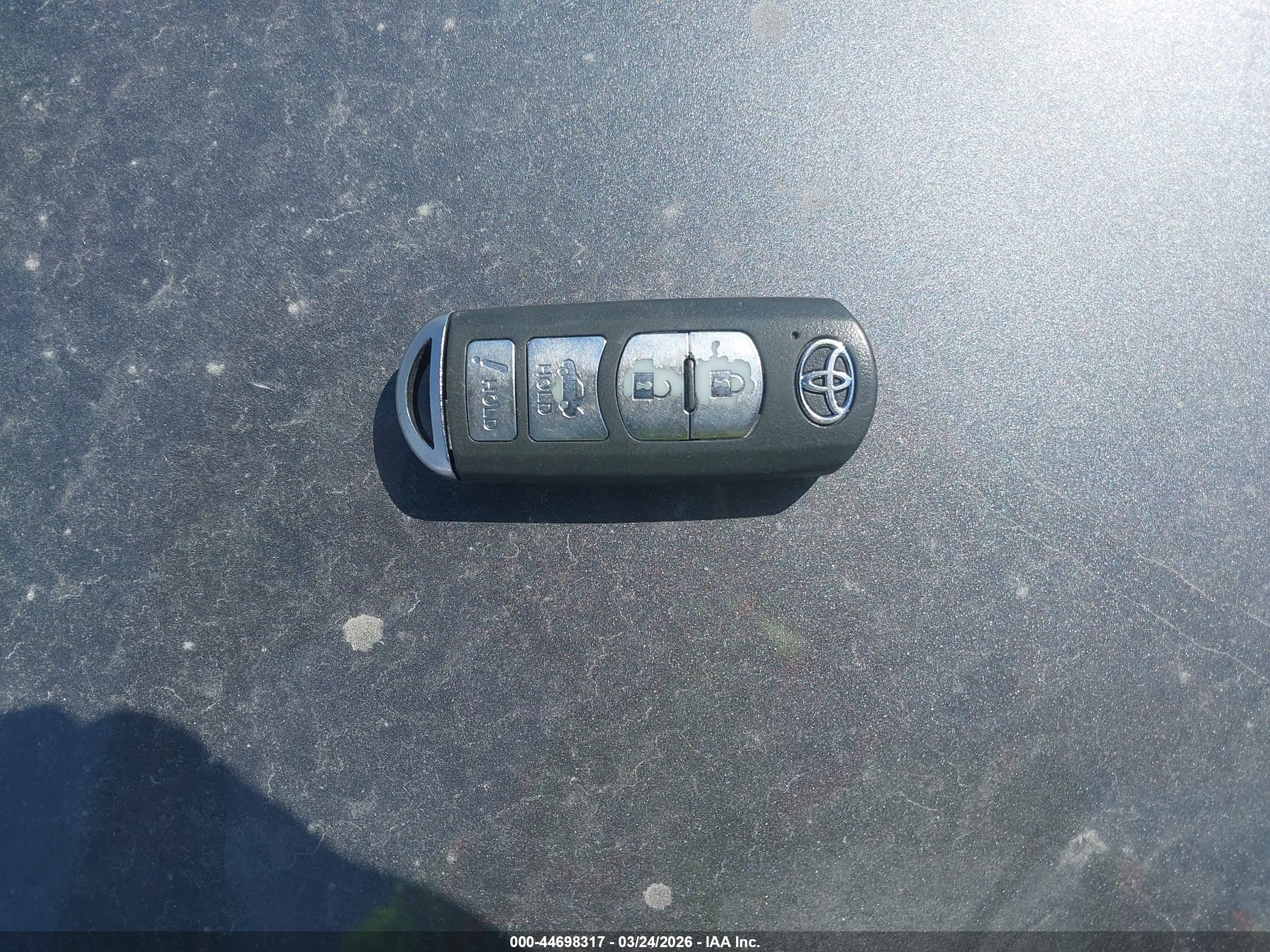 TOYOTA YARIS image 11