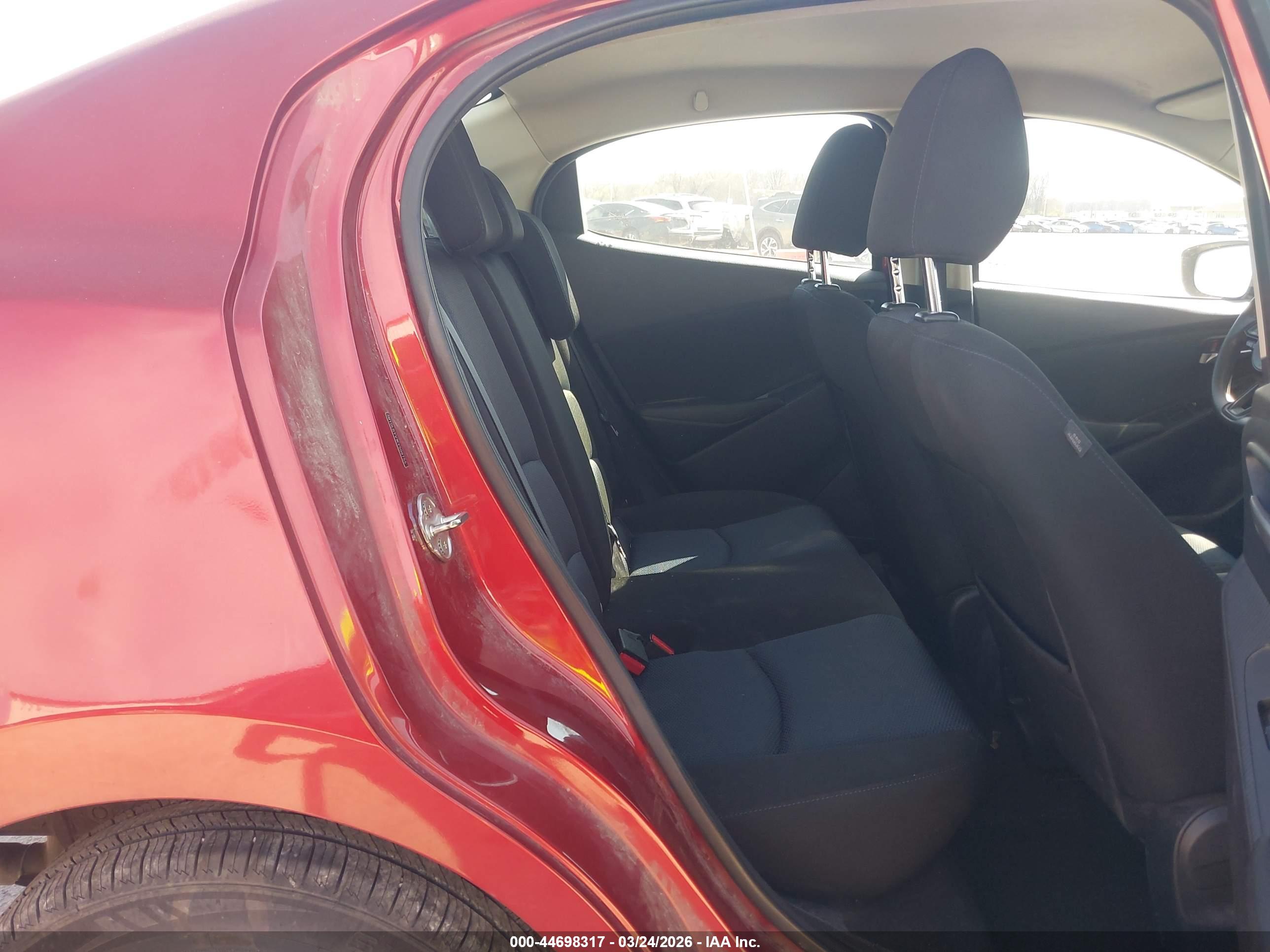TOYOTA YARIS image 8