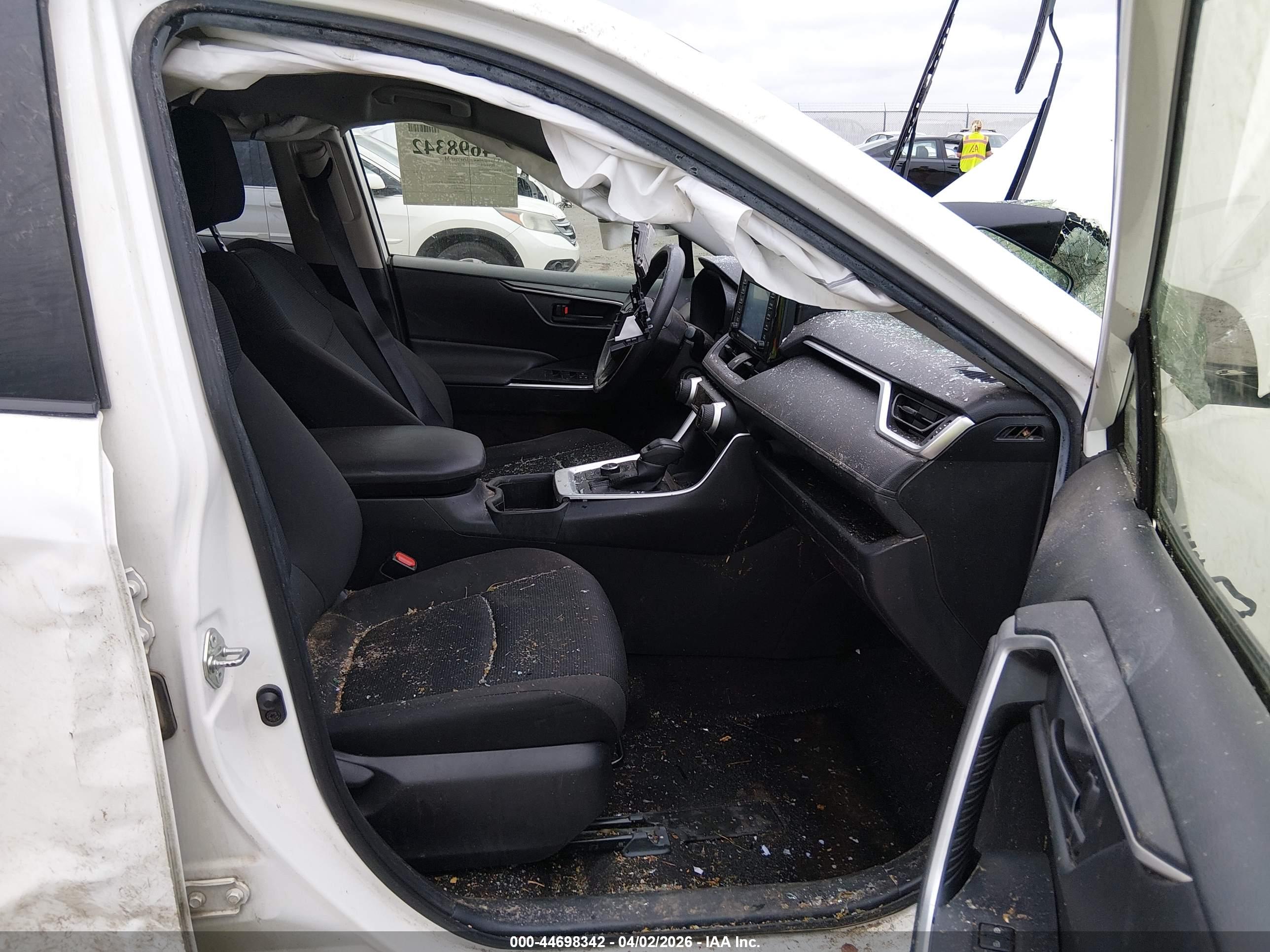 TOYOTA RAV4 image 5