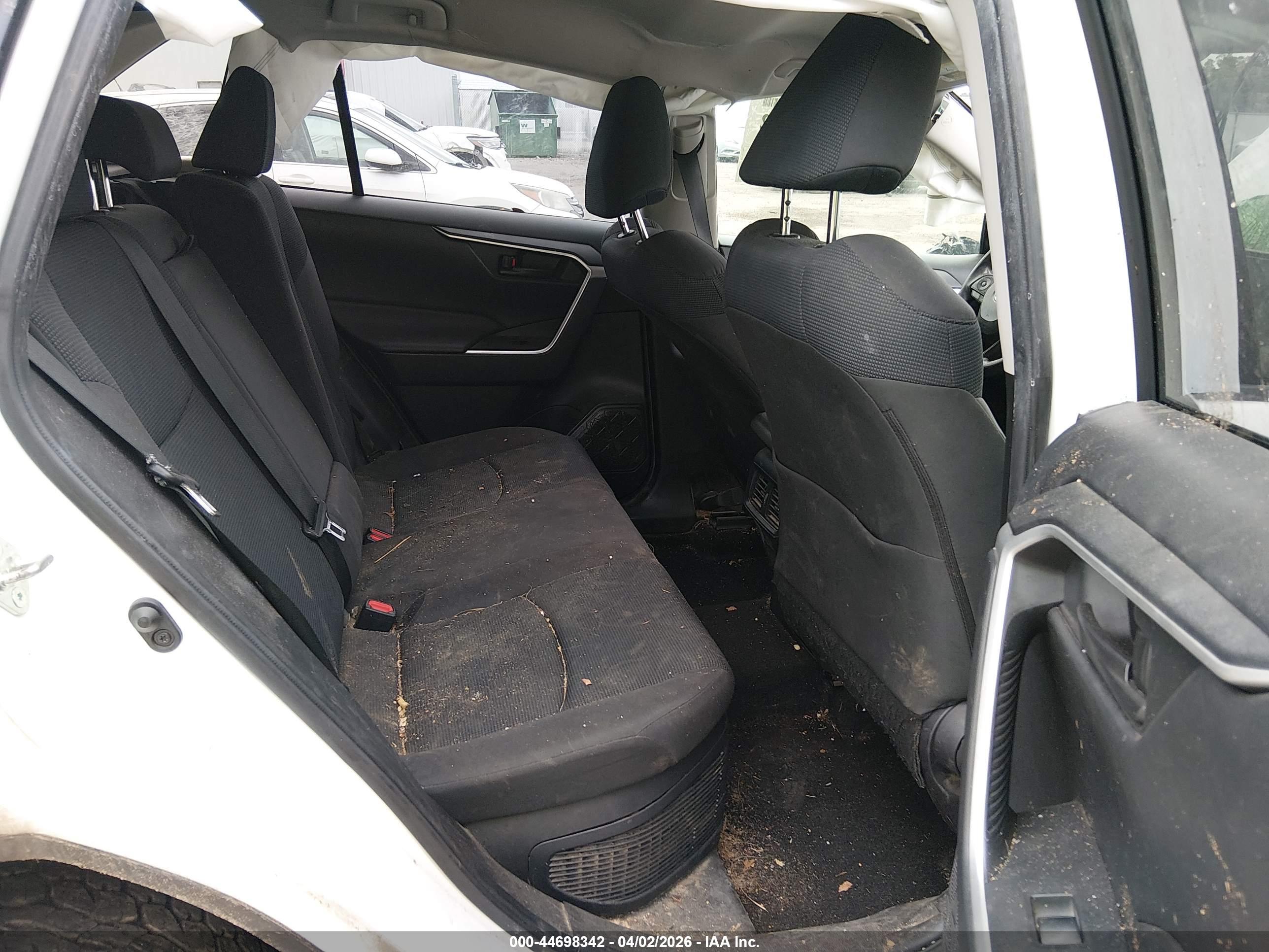 TOYOTA RAV4 image 8