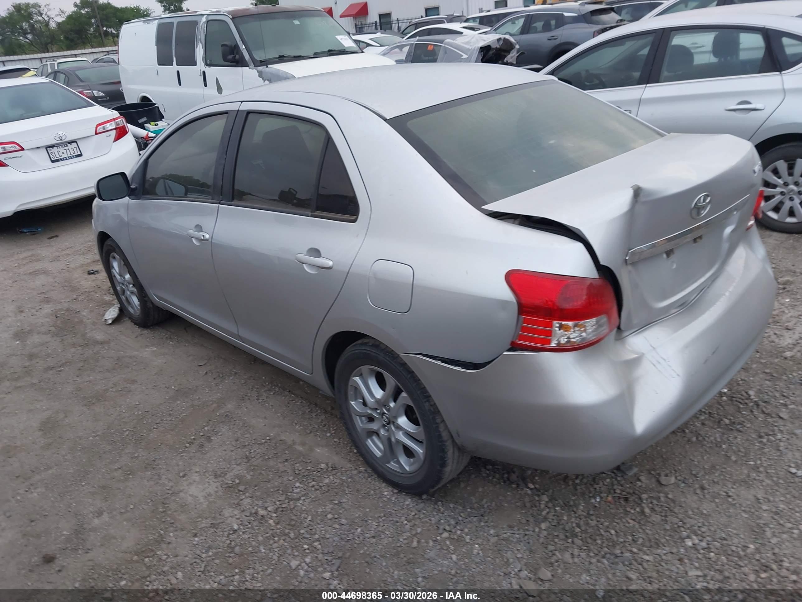 TOYOTA YARIS image 3