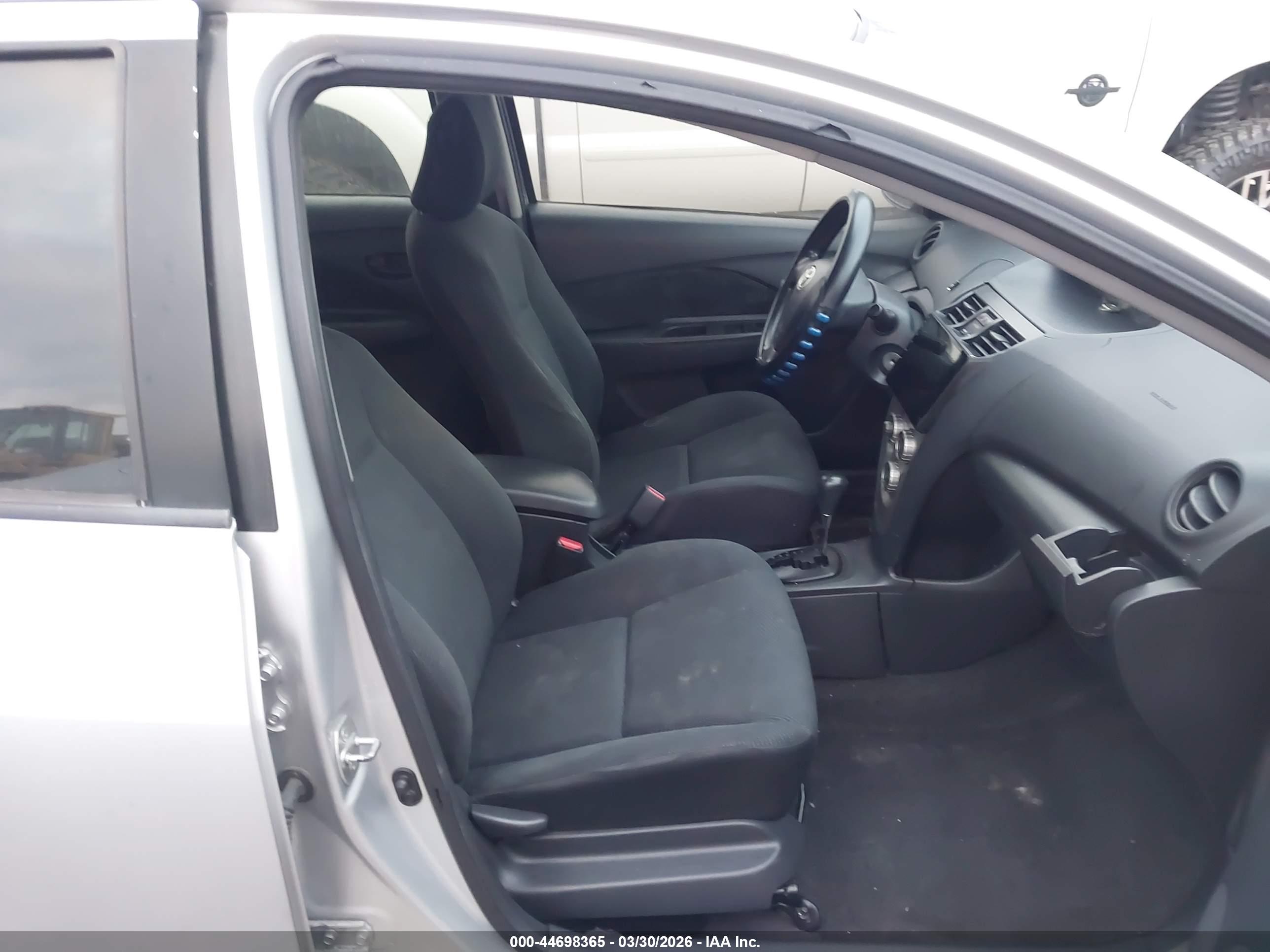 TOYOTA YARIS image 5
