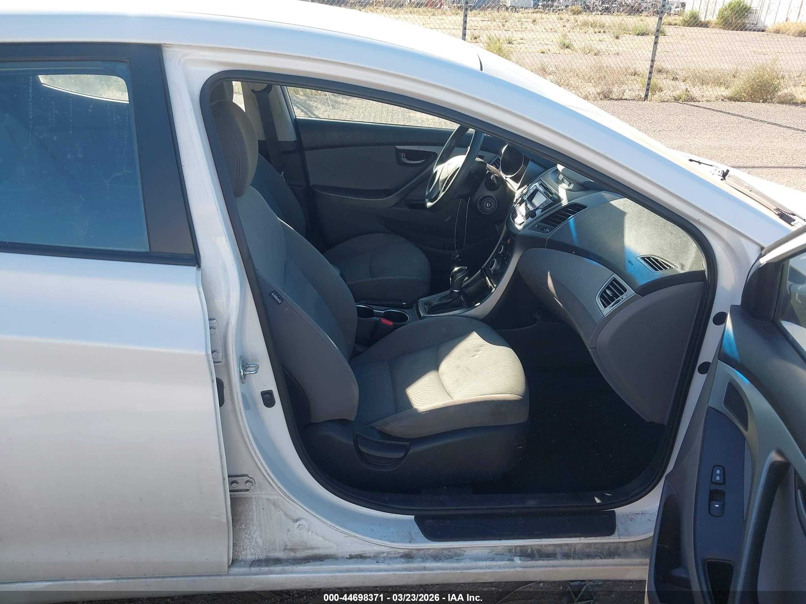 HYUNDAI ELANTRA image 5