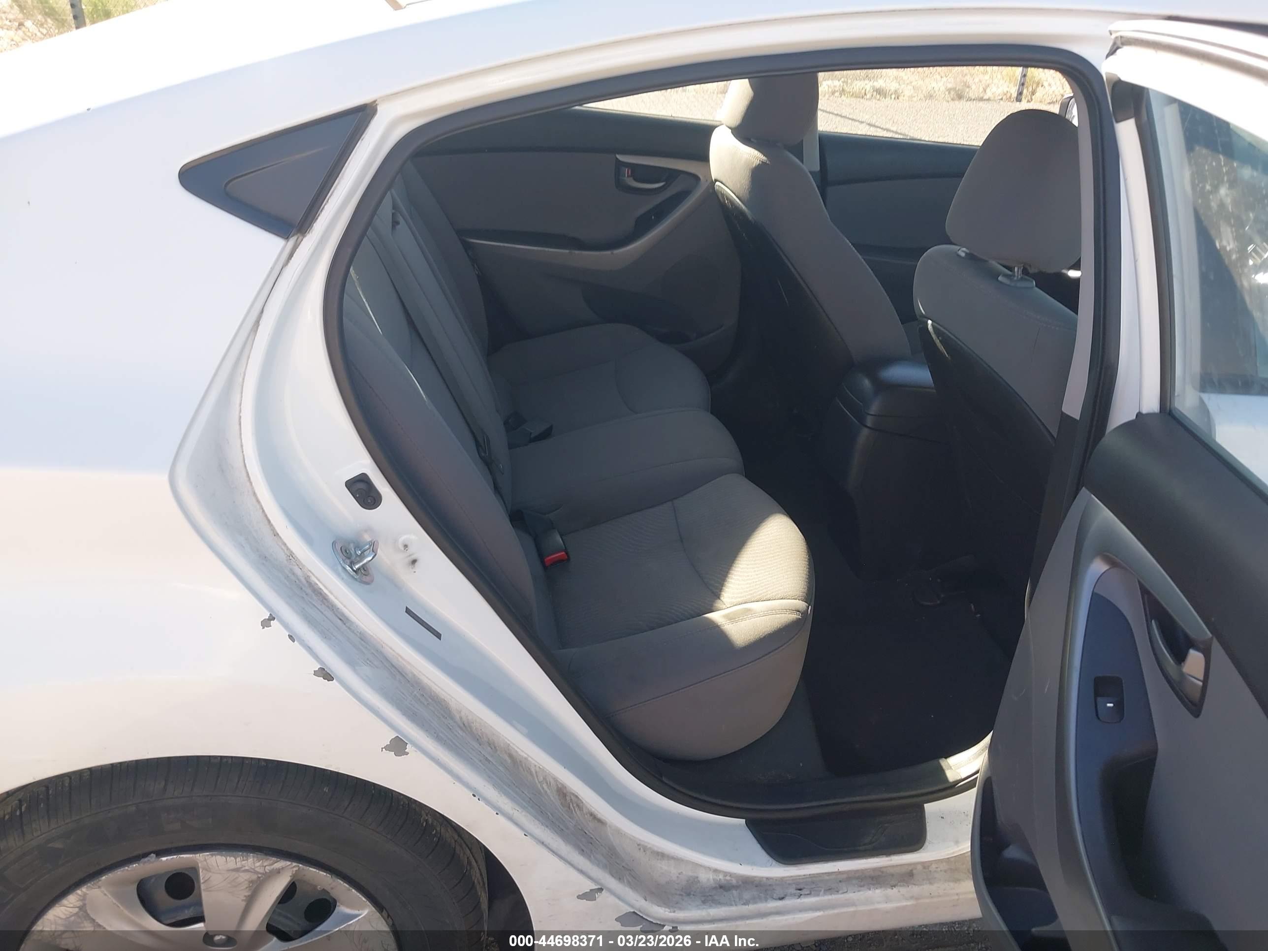 HYUNDAI ELANTRA image 8