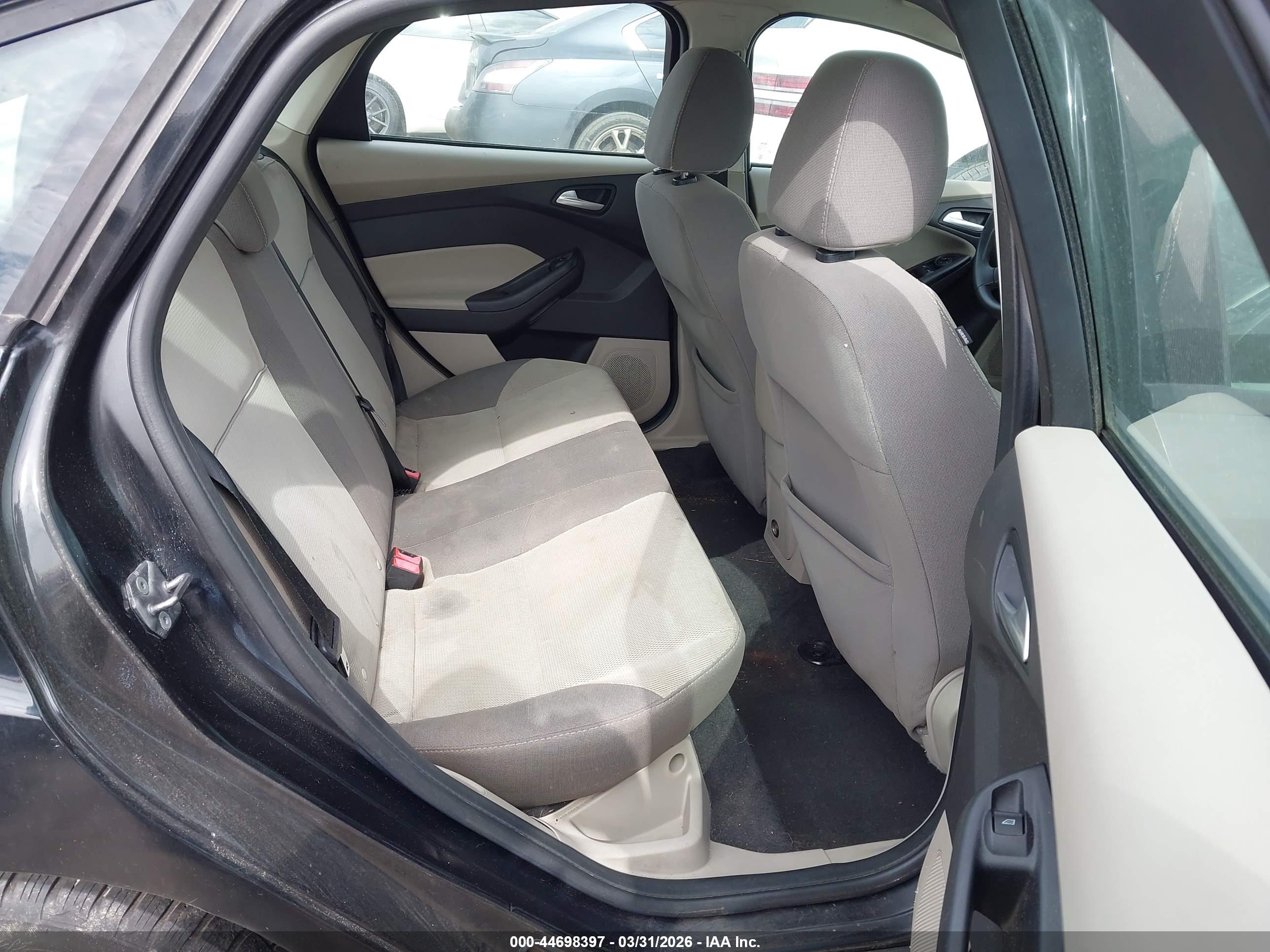 FORD FOCUS image 8