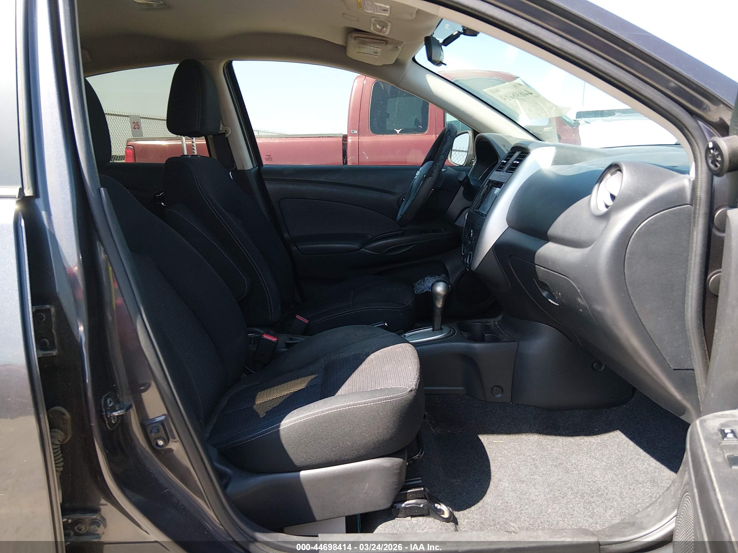 NISSAN VERSA image 5