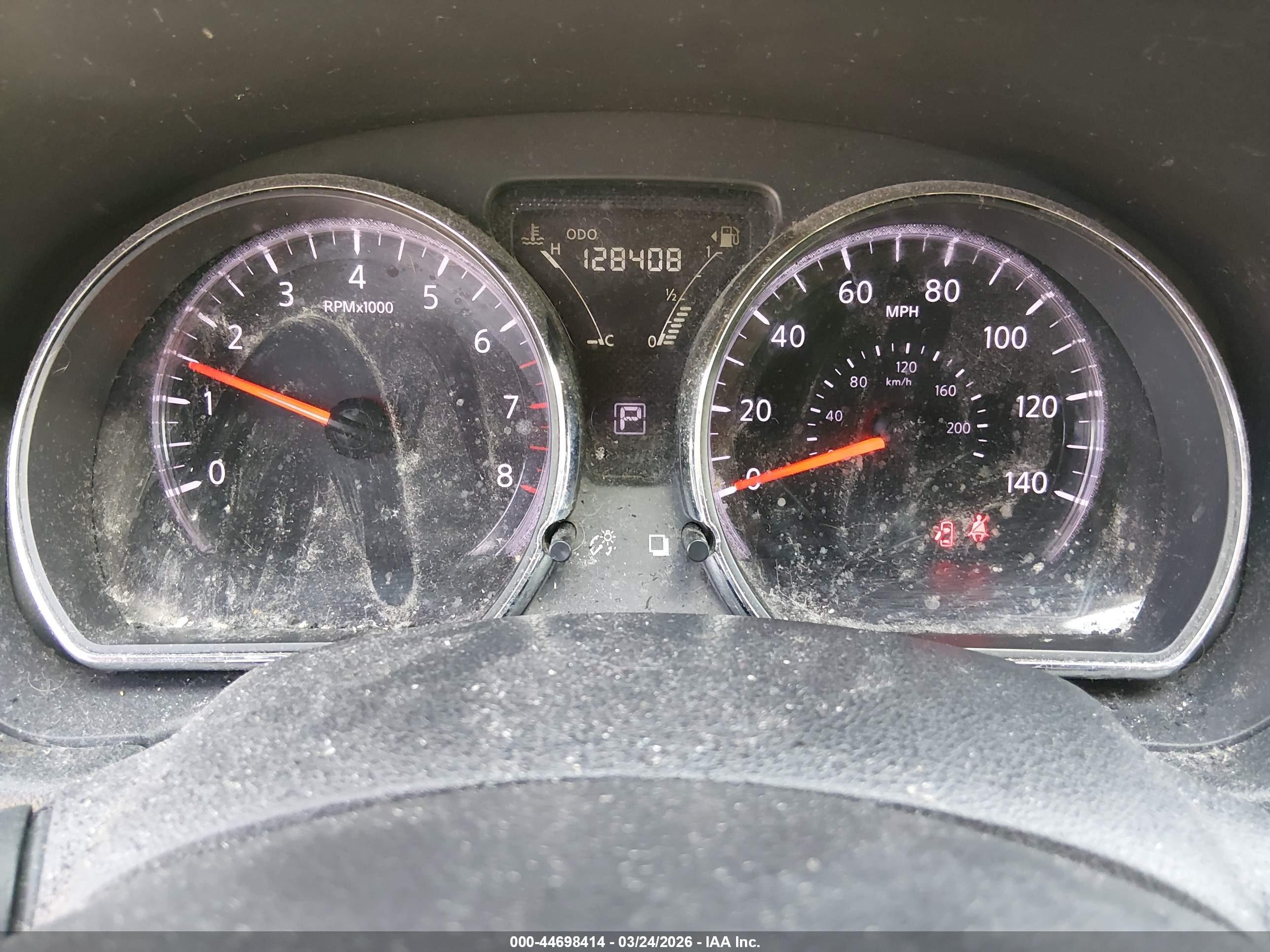 NISSAN VERSA image 7