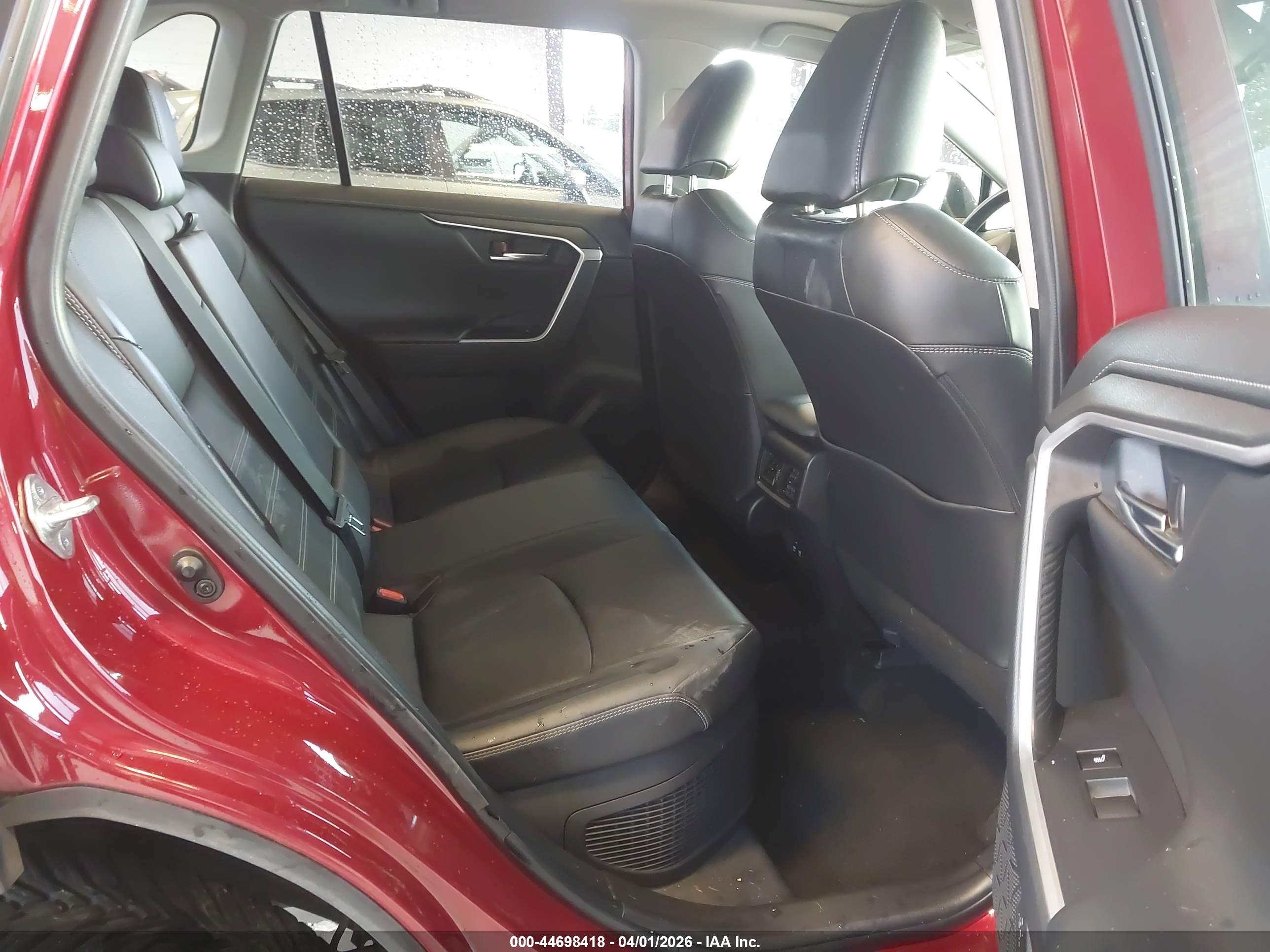 TOYOTA RAV4 image 8
