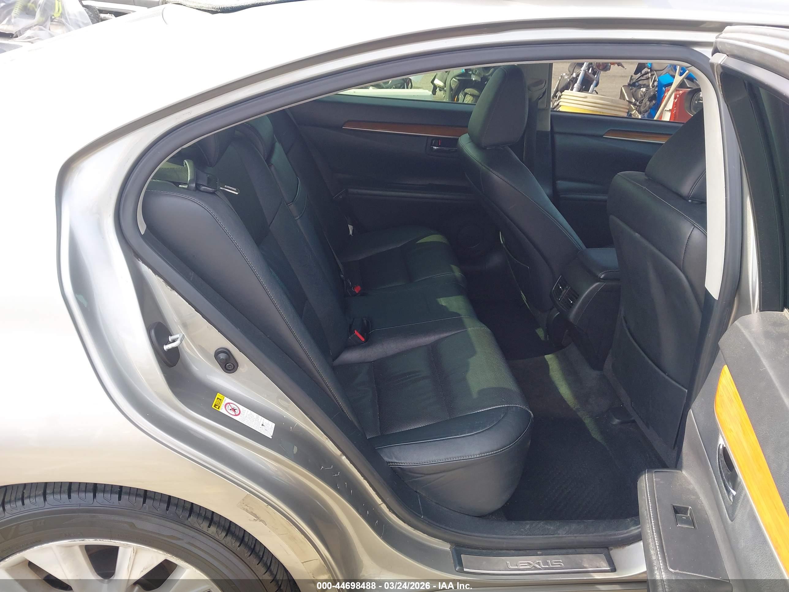LEXUS ES image 8