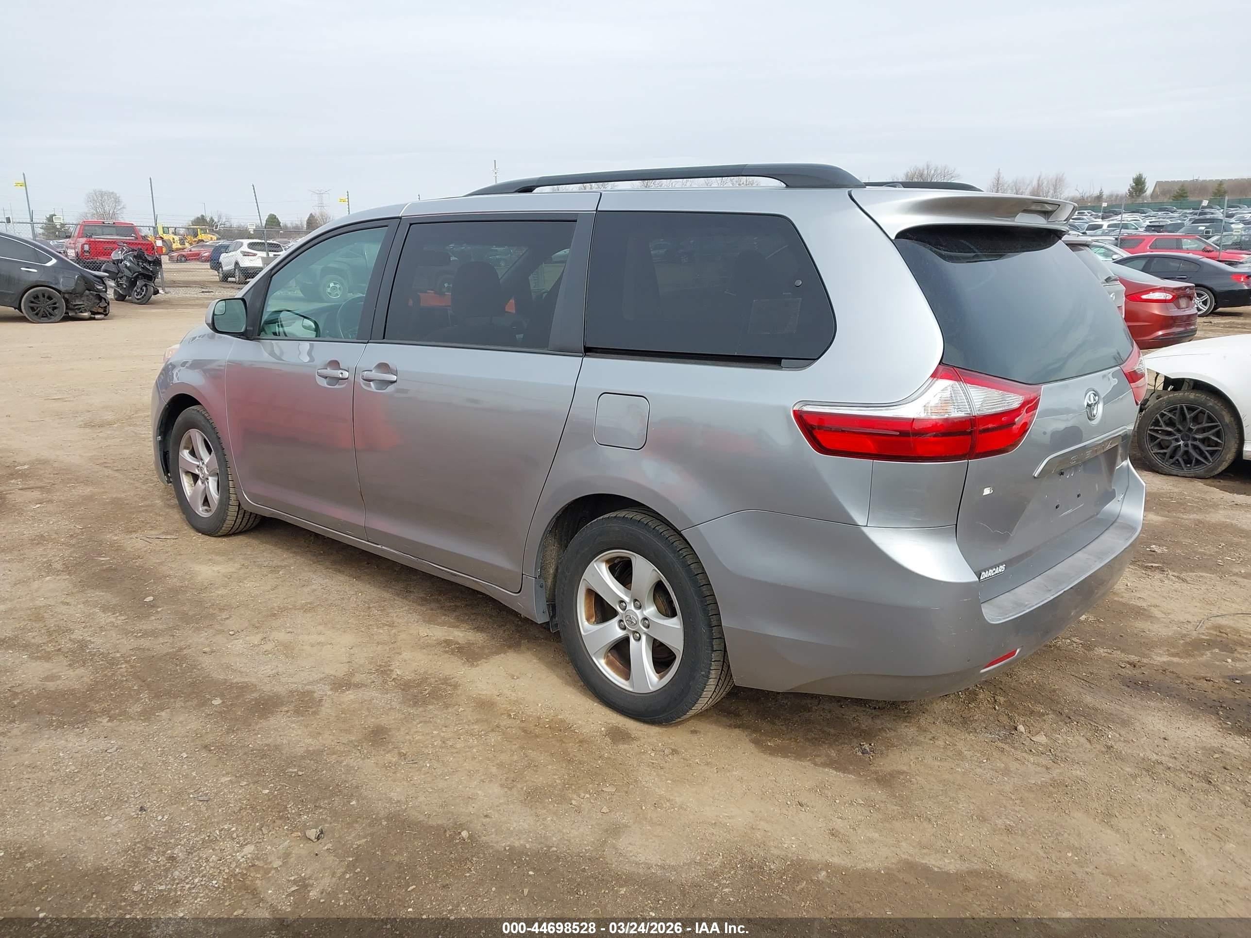 TOYOTA SIENNA image 3
