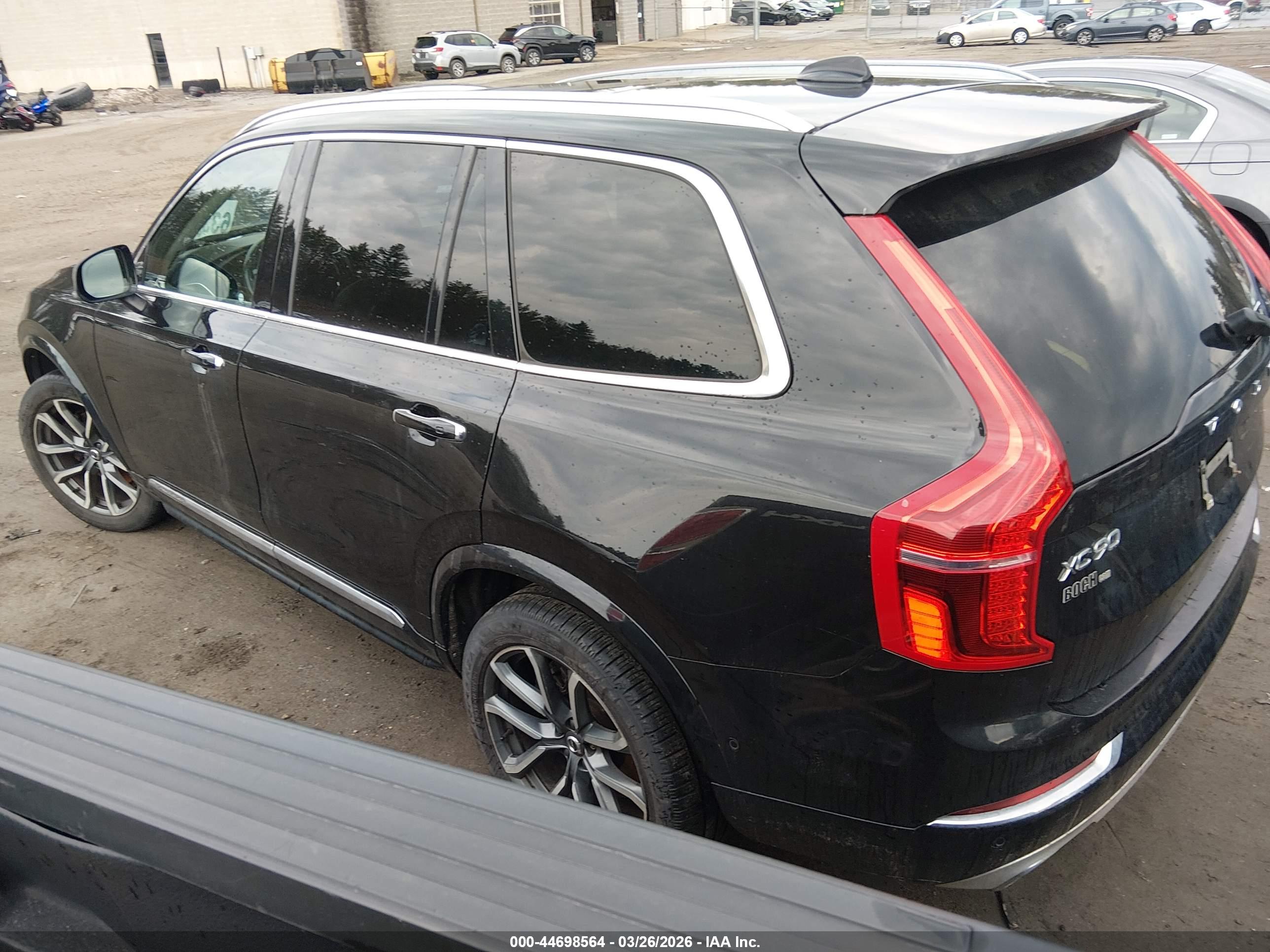 VOLVO XC90 image 3